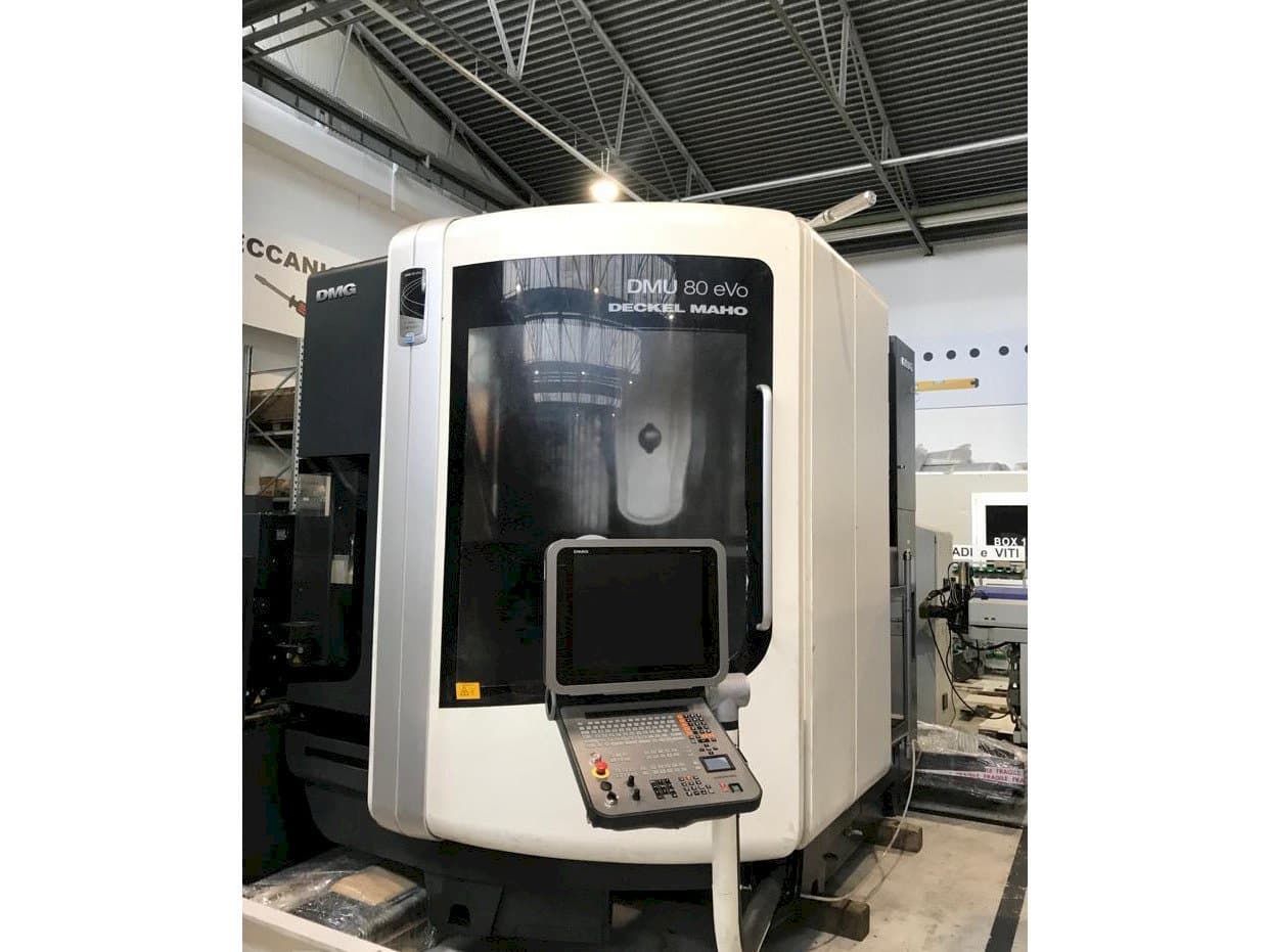 Vista Frontal da DMG MORI DMU 80 EVO máquina