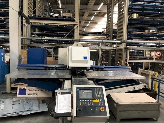 Vista Frontal  da Trumpf Trumatic TC 5000 R  máquina