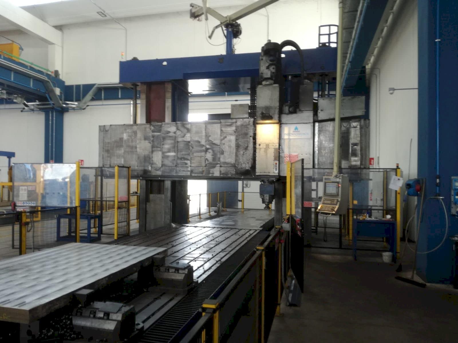 Vista Frontal da STANKO Fresa a Portale máquina
