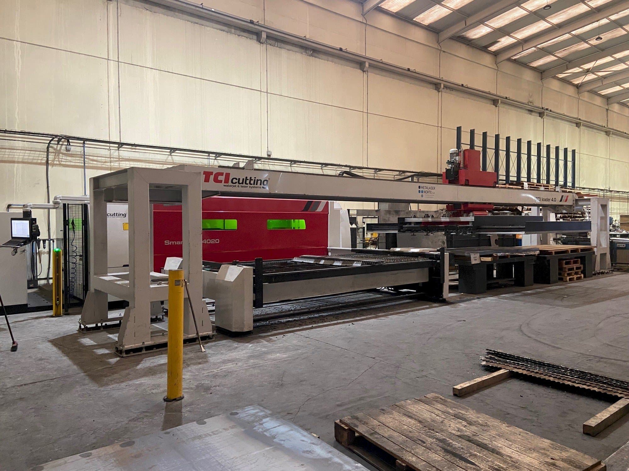 Vista Frontal da TCI Smartline Fiber 4020 máquina