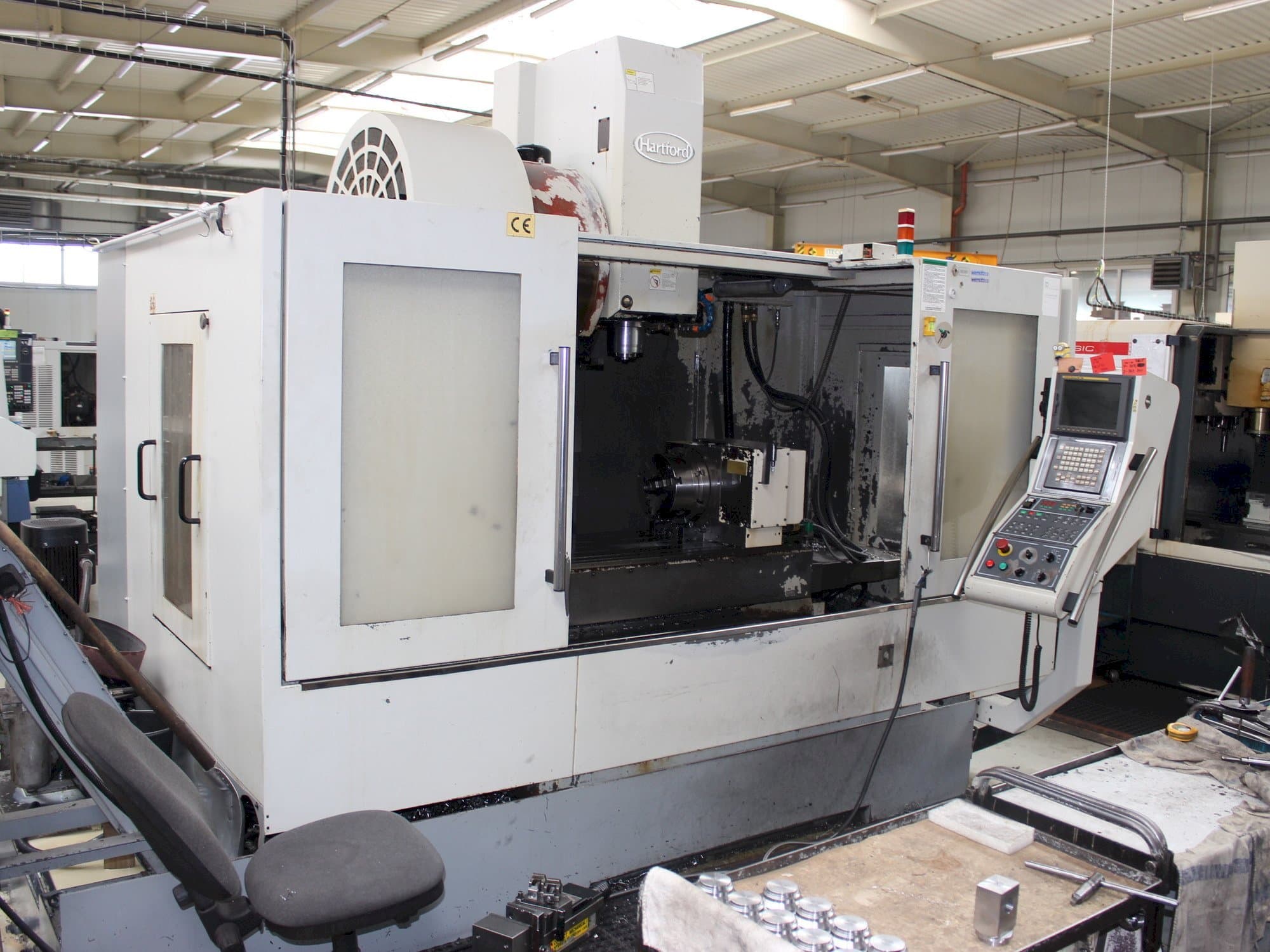 Vista Frontal da Hartford VMC 1270A máquina