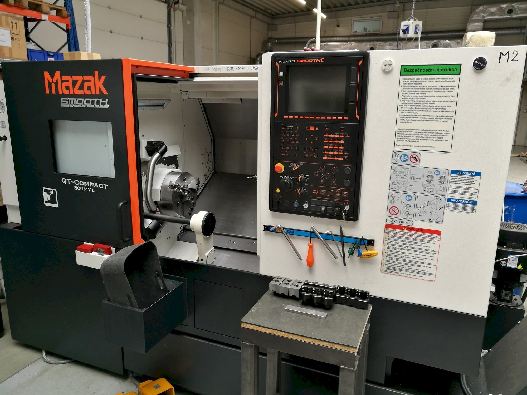 Vista Frontal  da Mazak Quick Turn Compact 300MY L  máquina