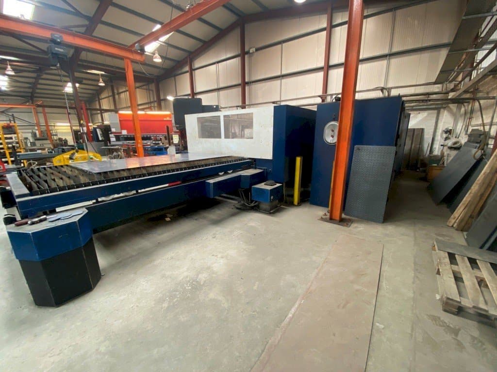 Vista Frontal da Trumpf TRUMATIC L3030 máquina