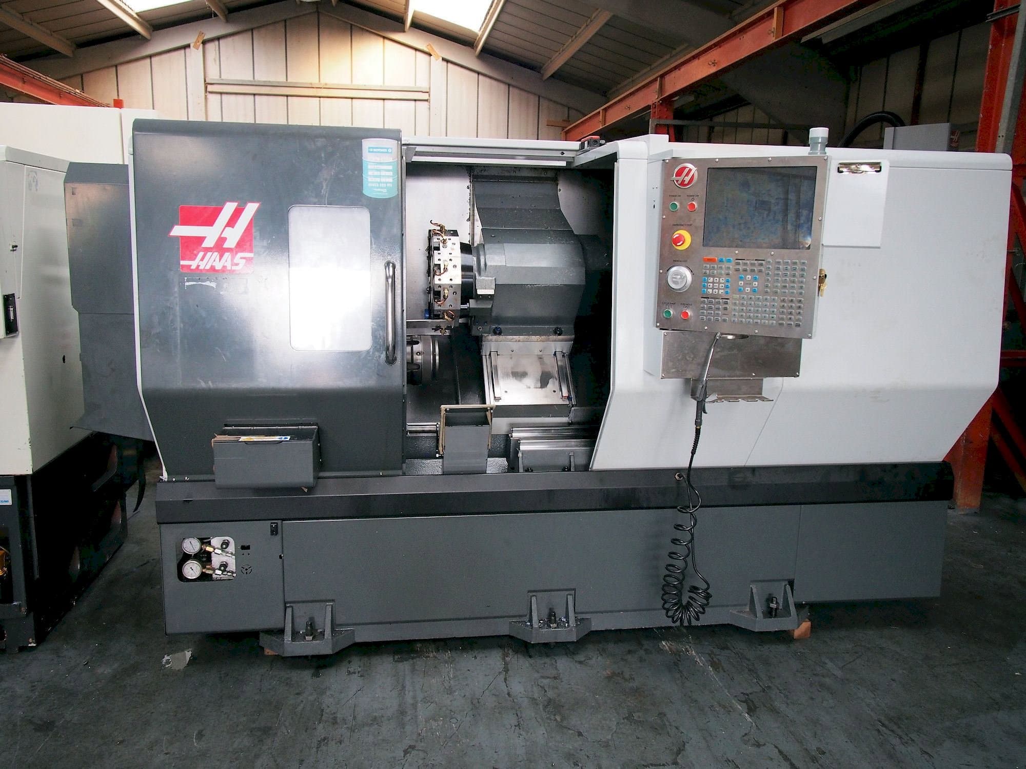 Vista Frontal da HAAS ST-30 máquina
