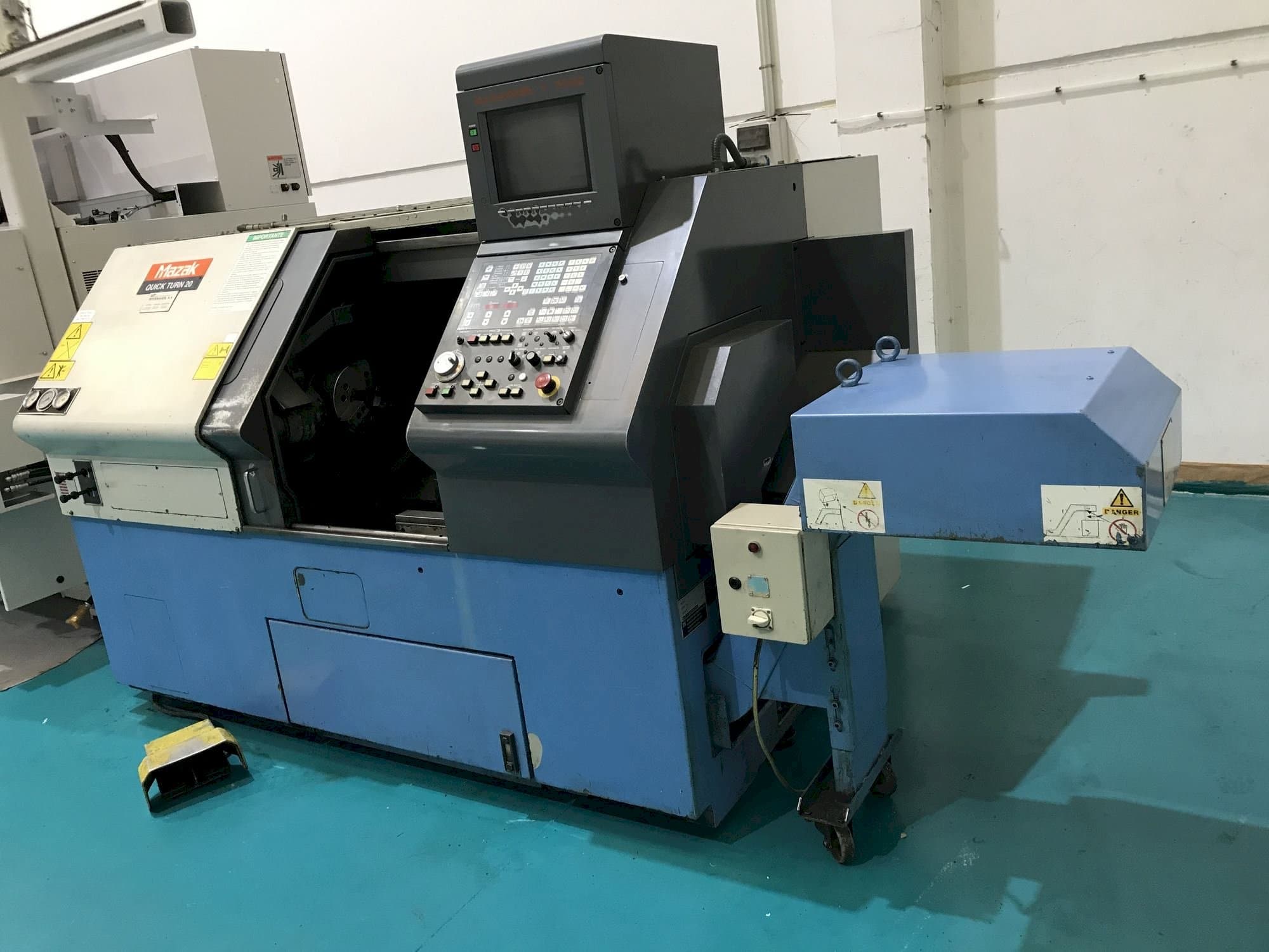 Vista Frontal da Mazak QUICK TURN 20 máquina