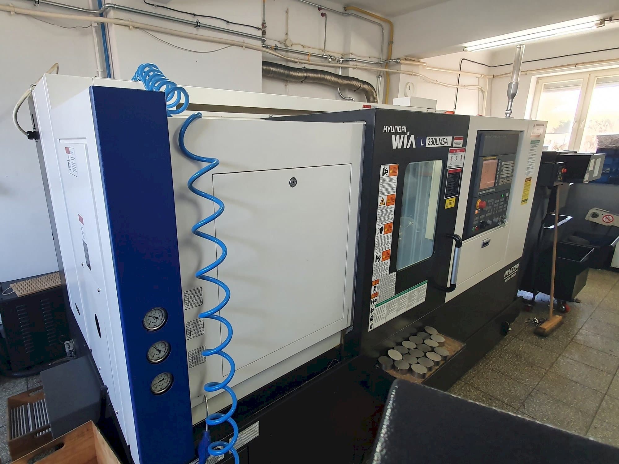 Vista Frontal da Hyundai Wia L230LMSA máquina