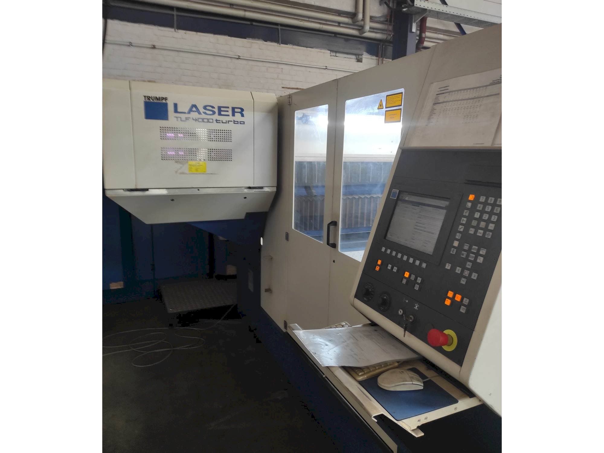 Vista Frontal da Trumpf TRUMATIC L 3030 máquina