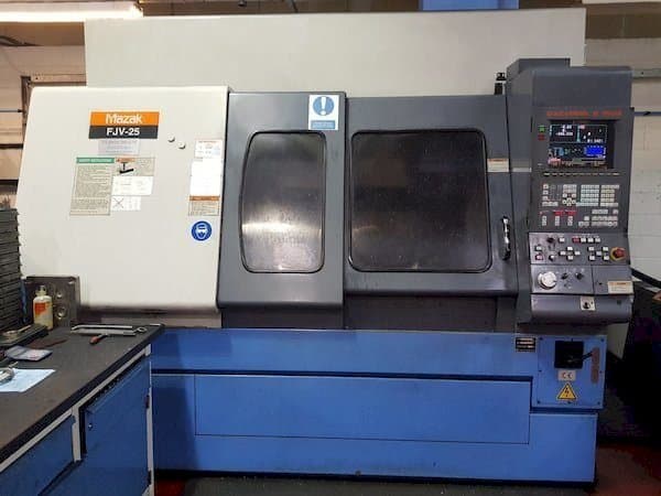 Vista Frontal da Mazak FJV-25 máquina