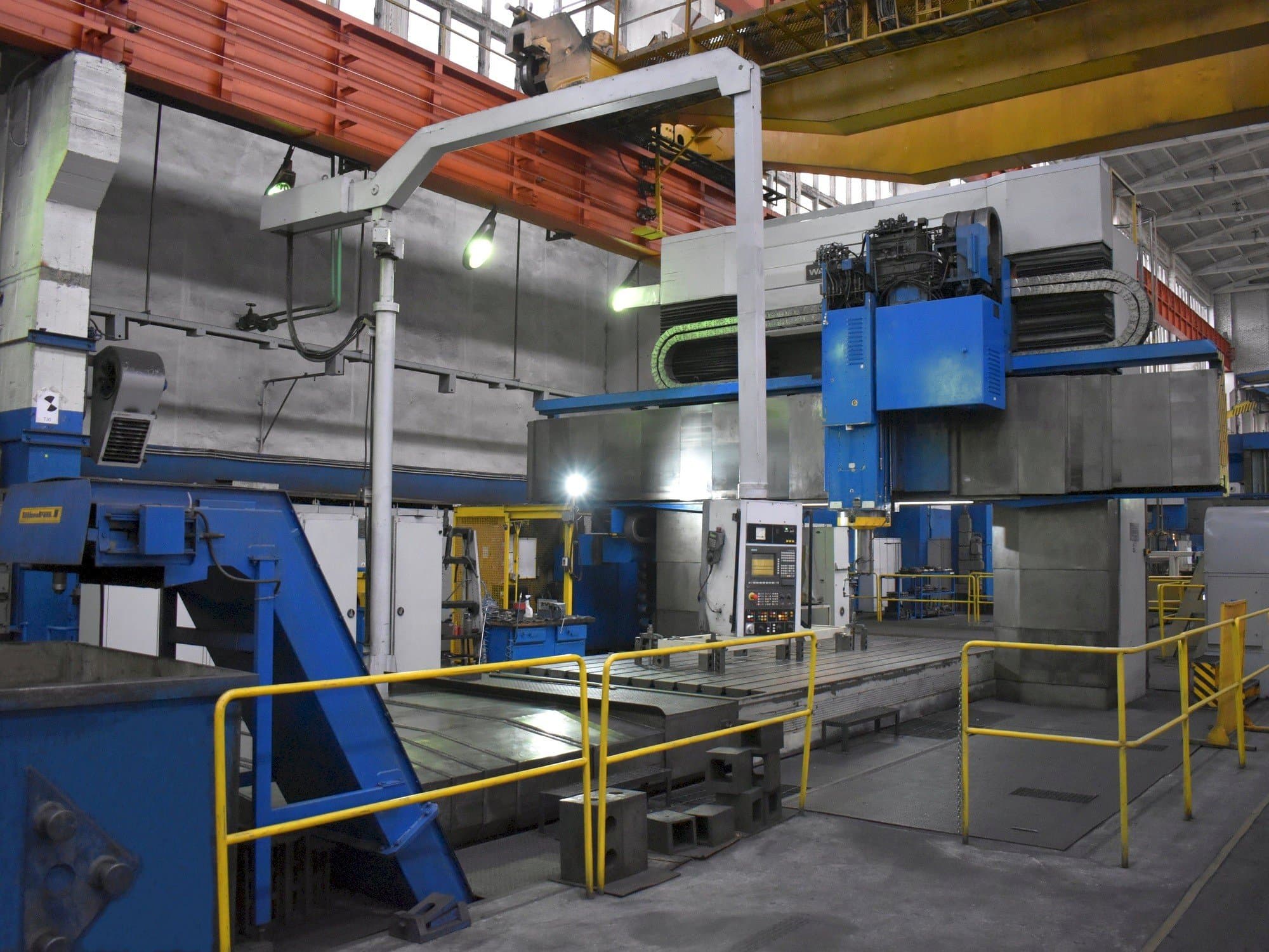 Vista Frontal  da WALDRICH COBURG 17S 10FP 300 NC  máquina