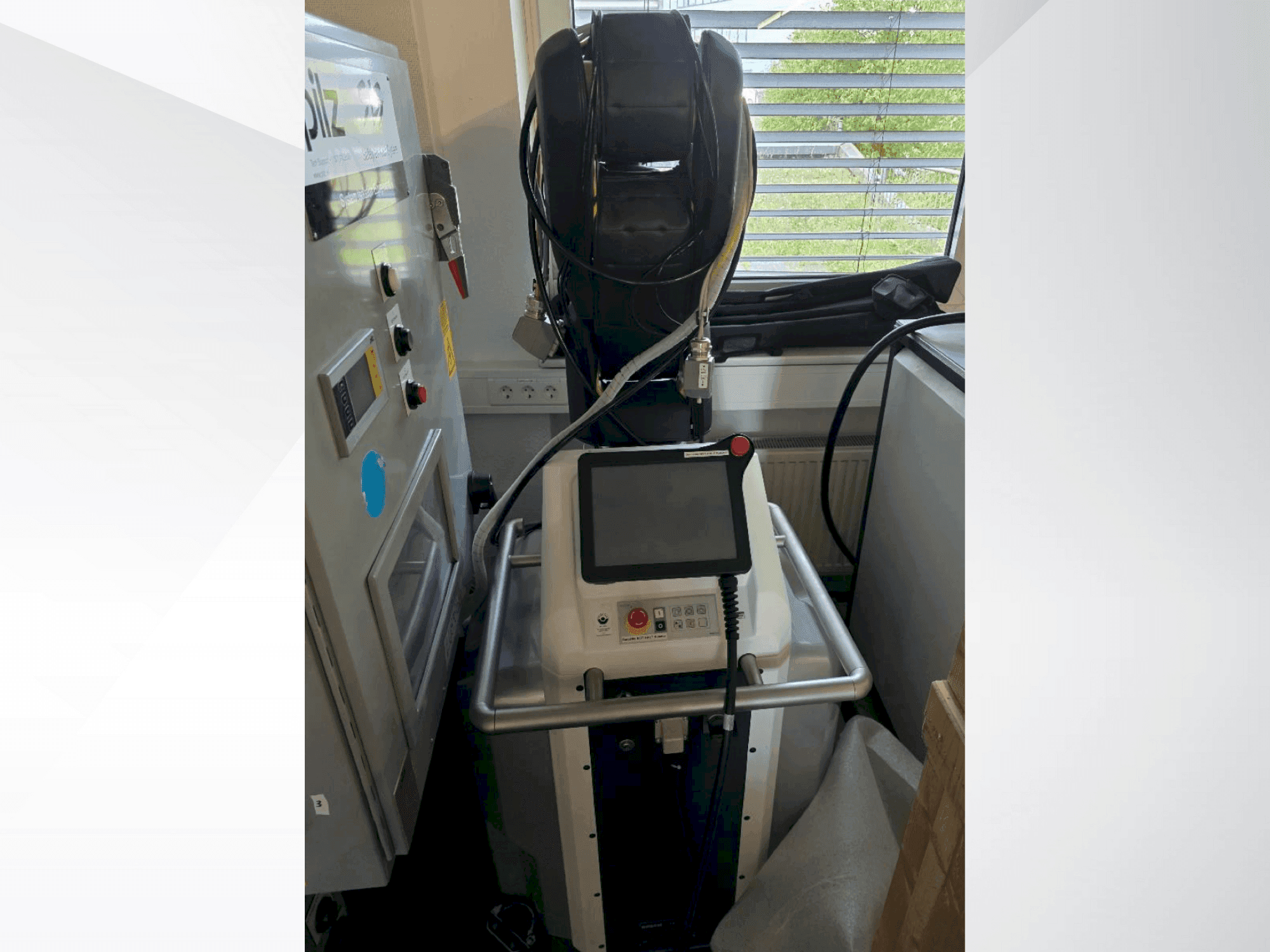 Vista Frontal da FANUC LR Mate 200iD/7L máquina