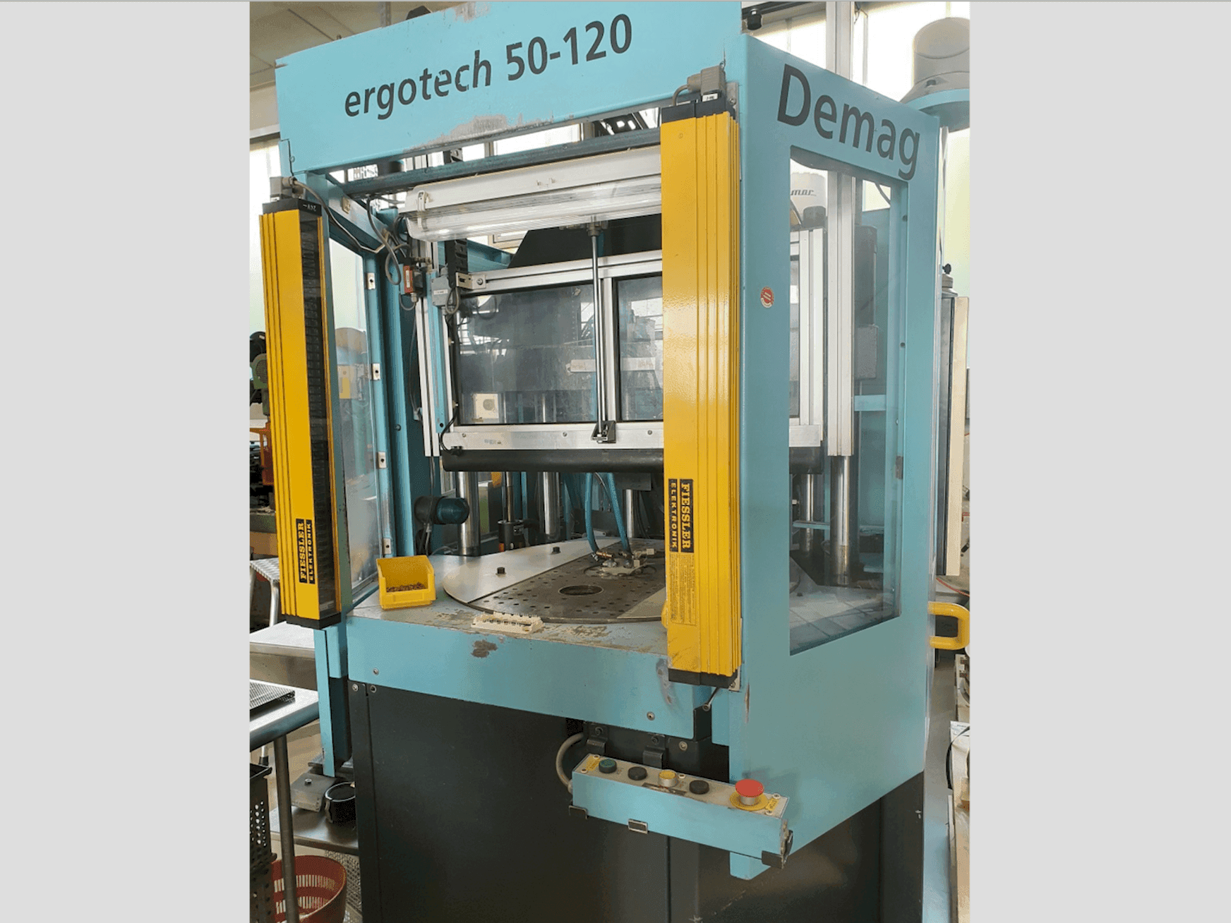 Vista Frontal da DEMAG Ergotech 50-120 máquina