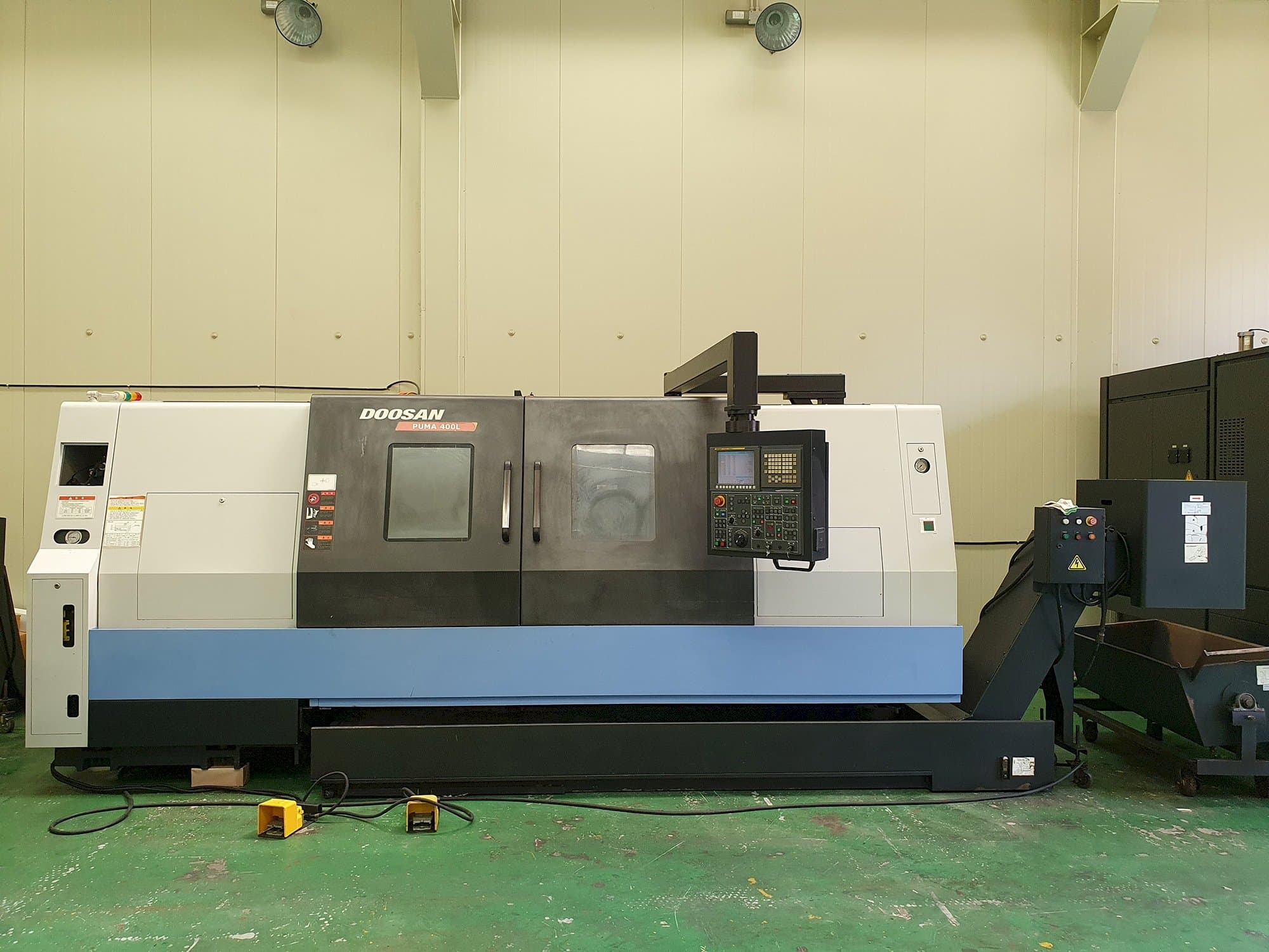 Vista Frontal da Doosan PUMA 400LB máquina