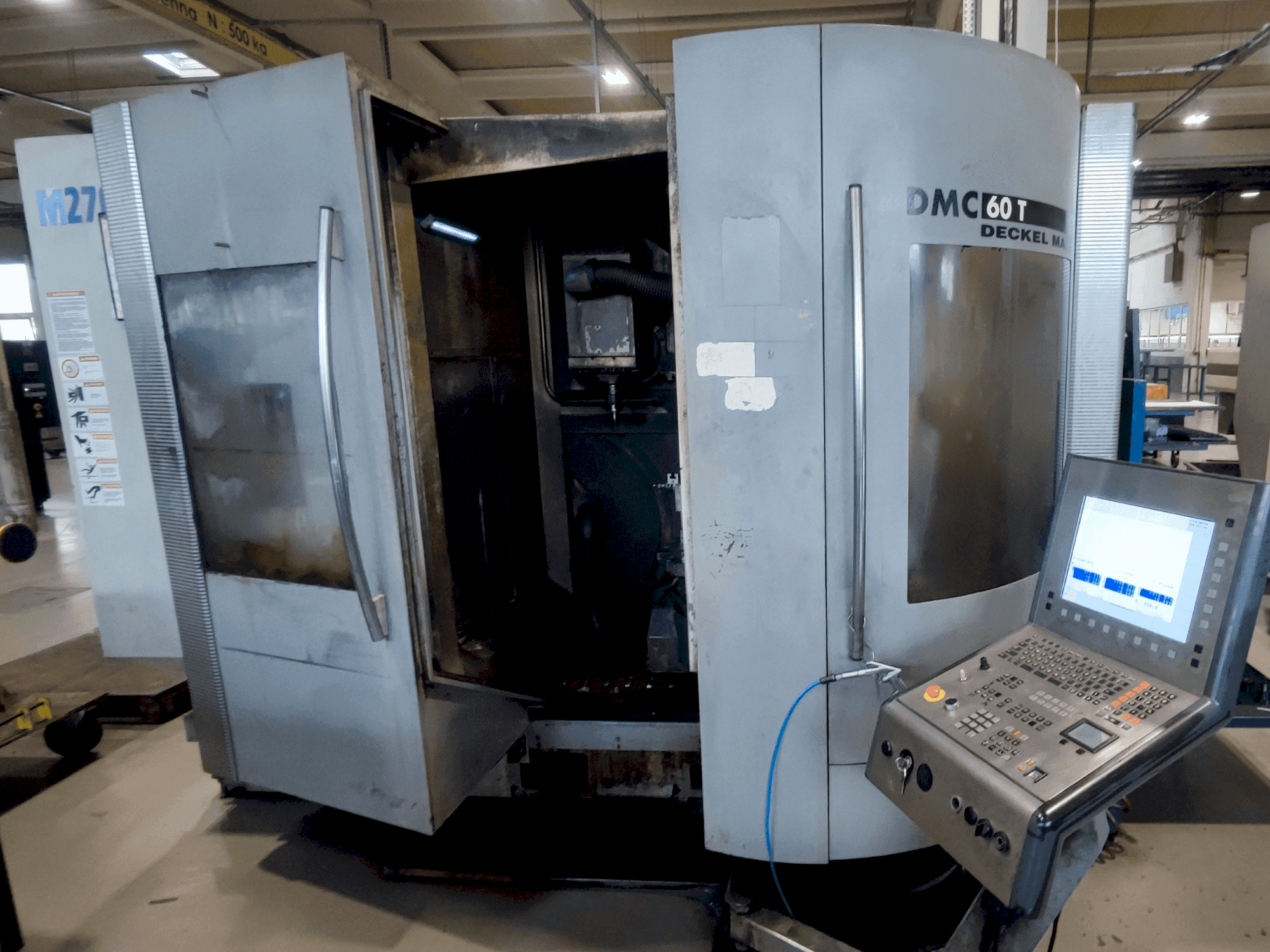 Vista Frontal  da DECKEL MAHO DMC 60T  máquina