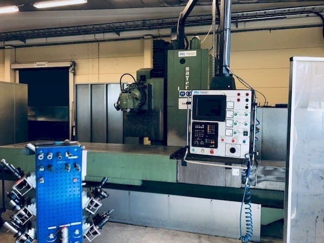 Vista Frontal  da Zayer KF 3000  máquina