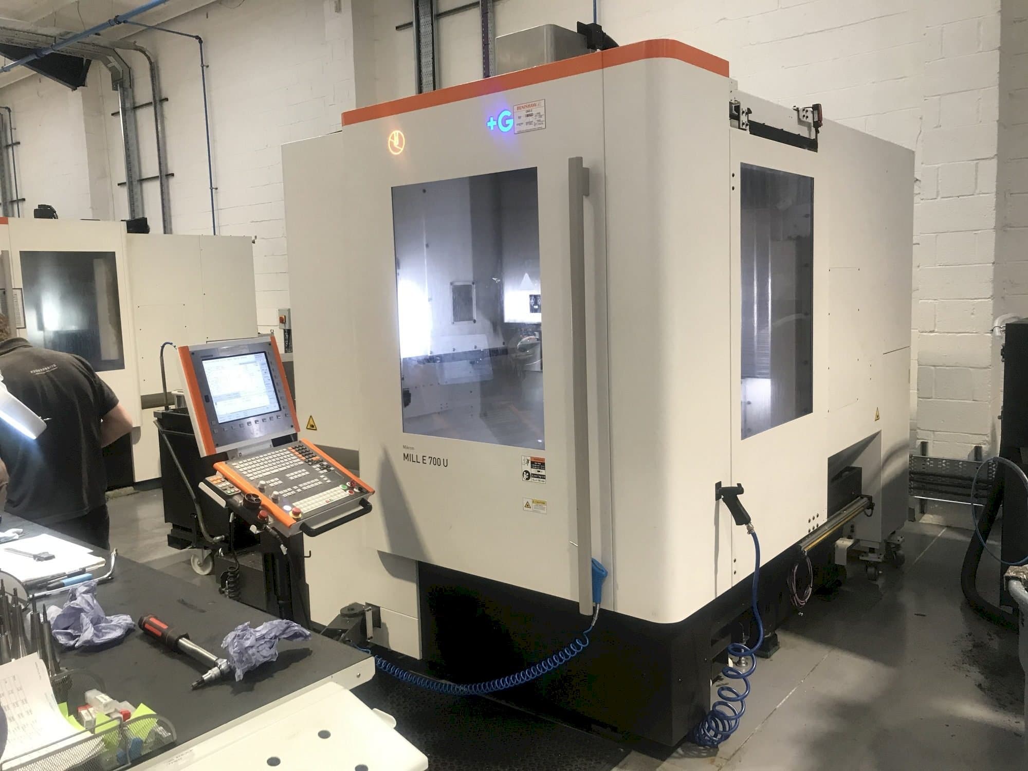 Vista Frontal da MIKRON Mill E 700 U máquina