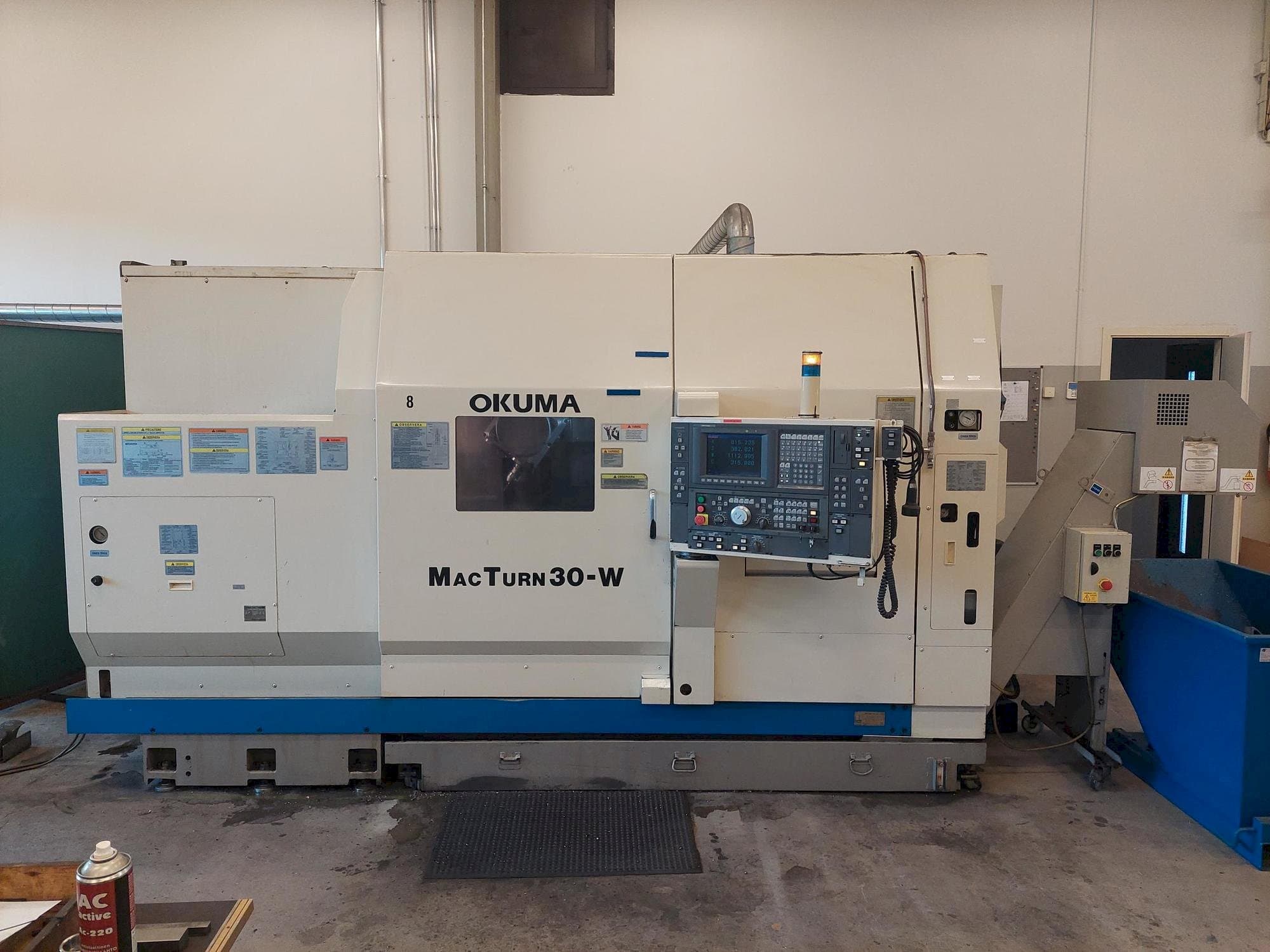 Vista Frontal da Okuma Macturn 30 máquina