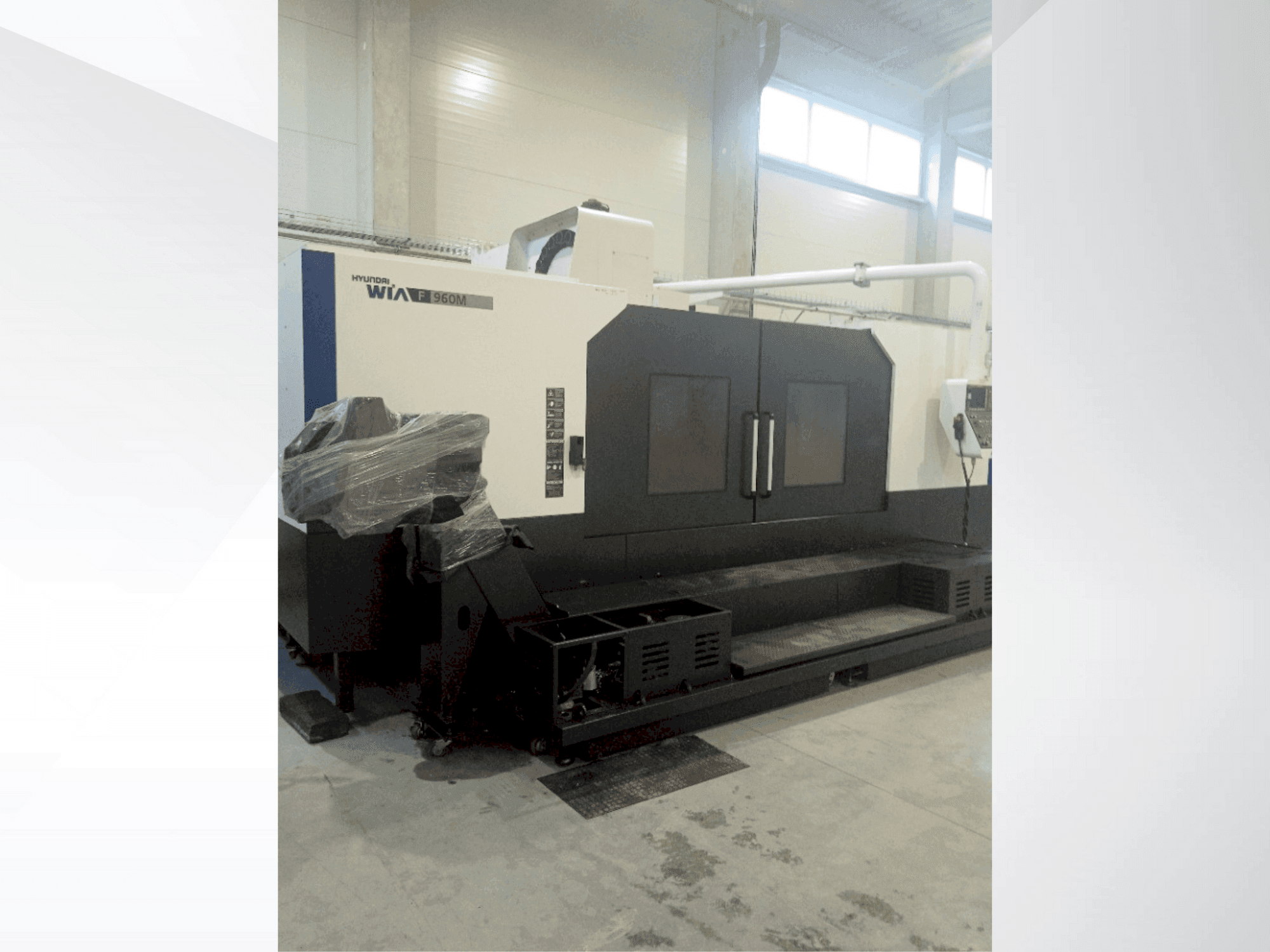 Vista Frontal  da Hyundai Wia F 960M  máquina