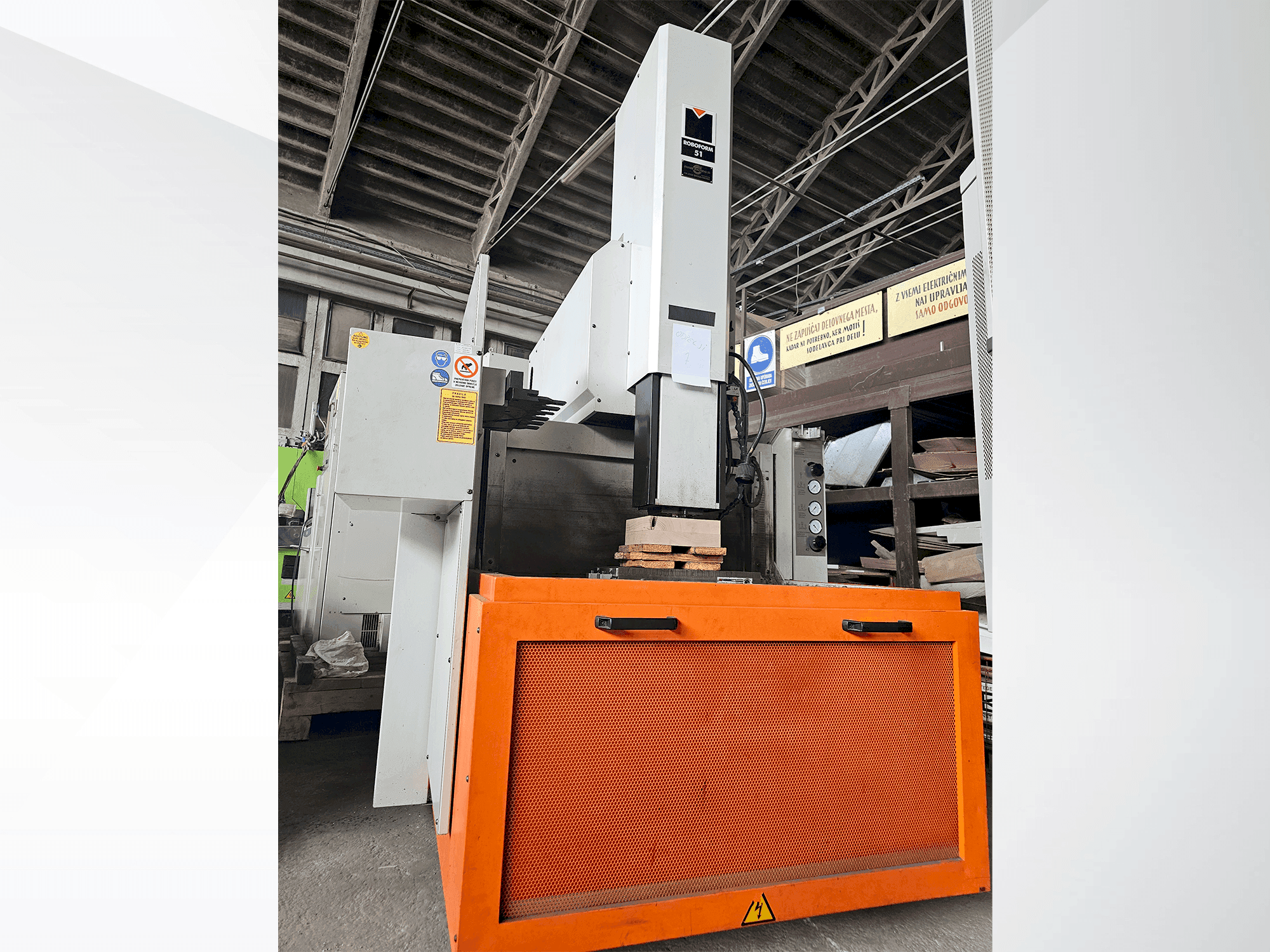 Vista Frontal  da CHARMILLES ROBOFORM 51  máquina