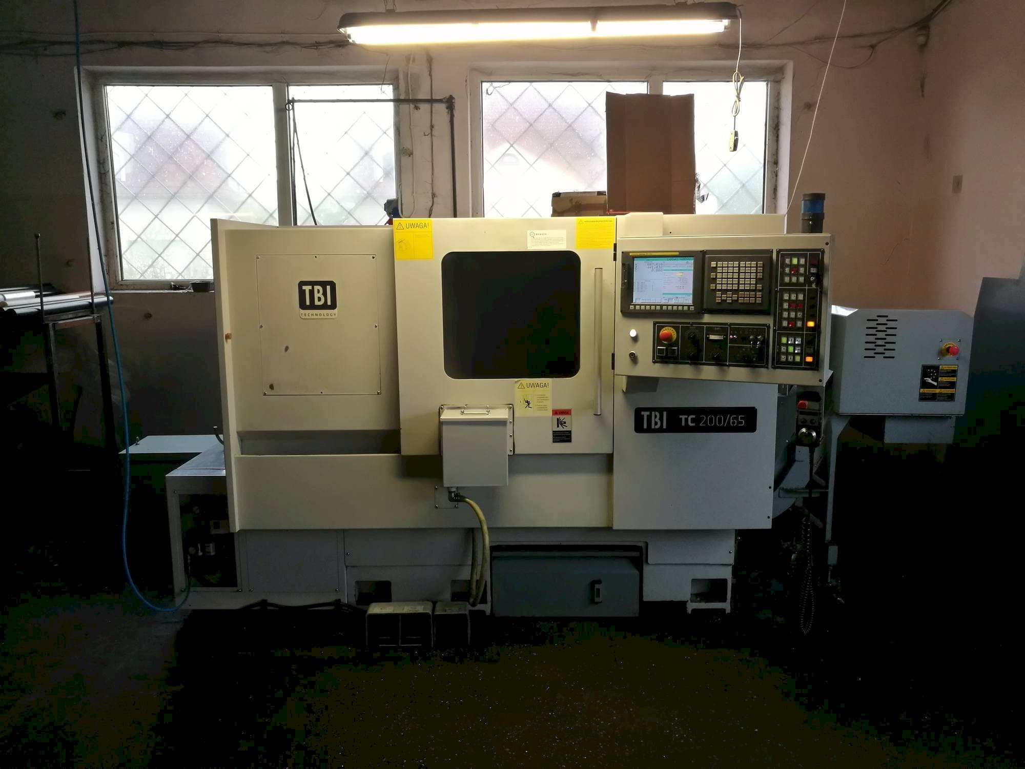 Vista Frontal da TBI TC 200-65MC máquina