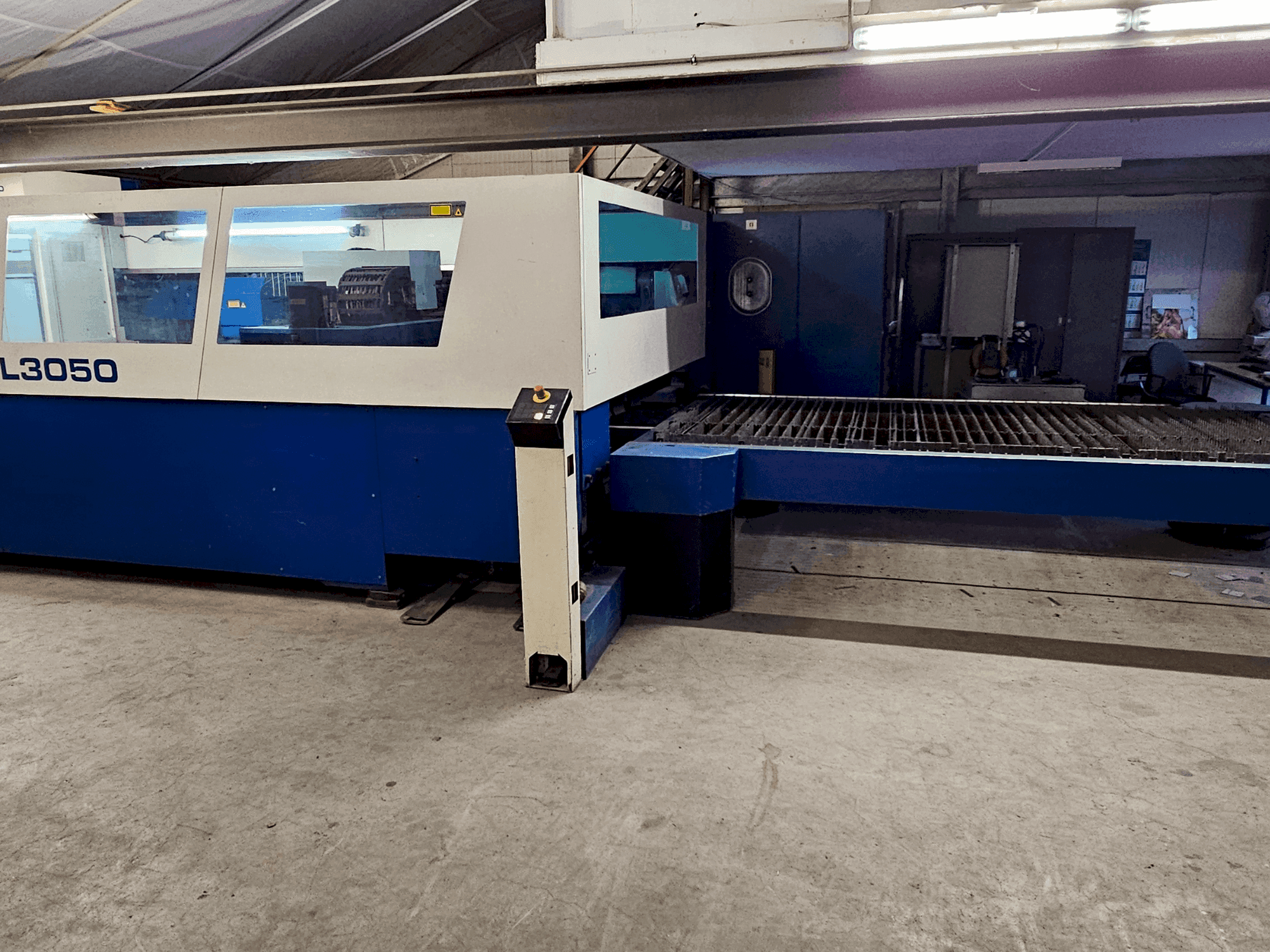 Vista Frontal da TRUMPF L3050 máquina