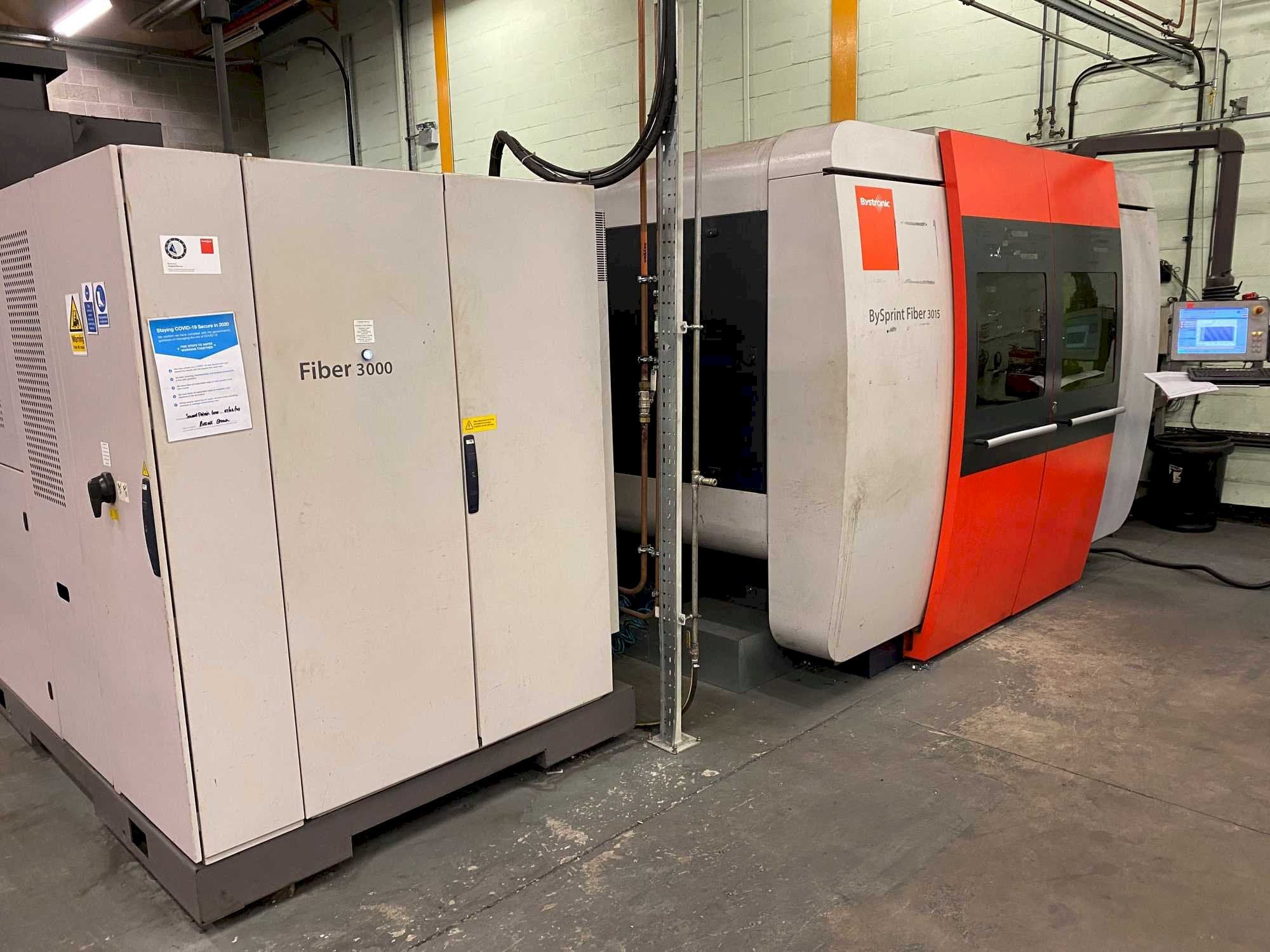 Vista Frontal da Bystronic BySprint 3015 Fiber máquina