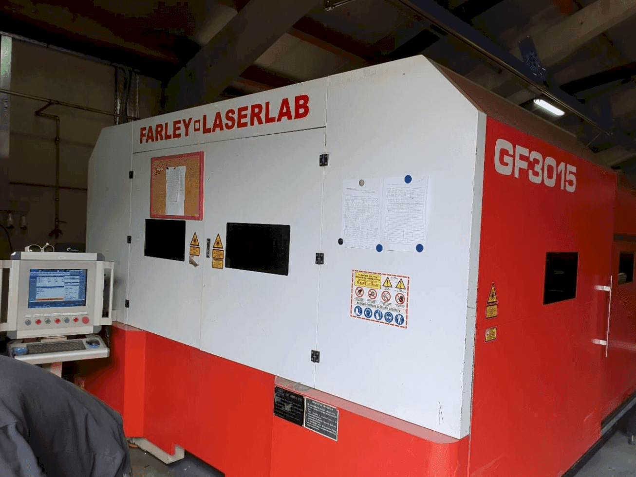 Vista Frontal da Farley Laserlab Ht Gf 3015 Fiber máquina
