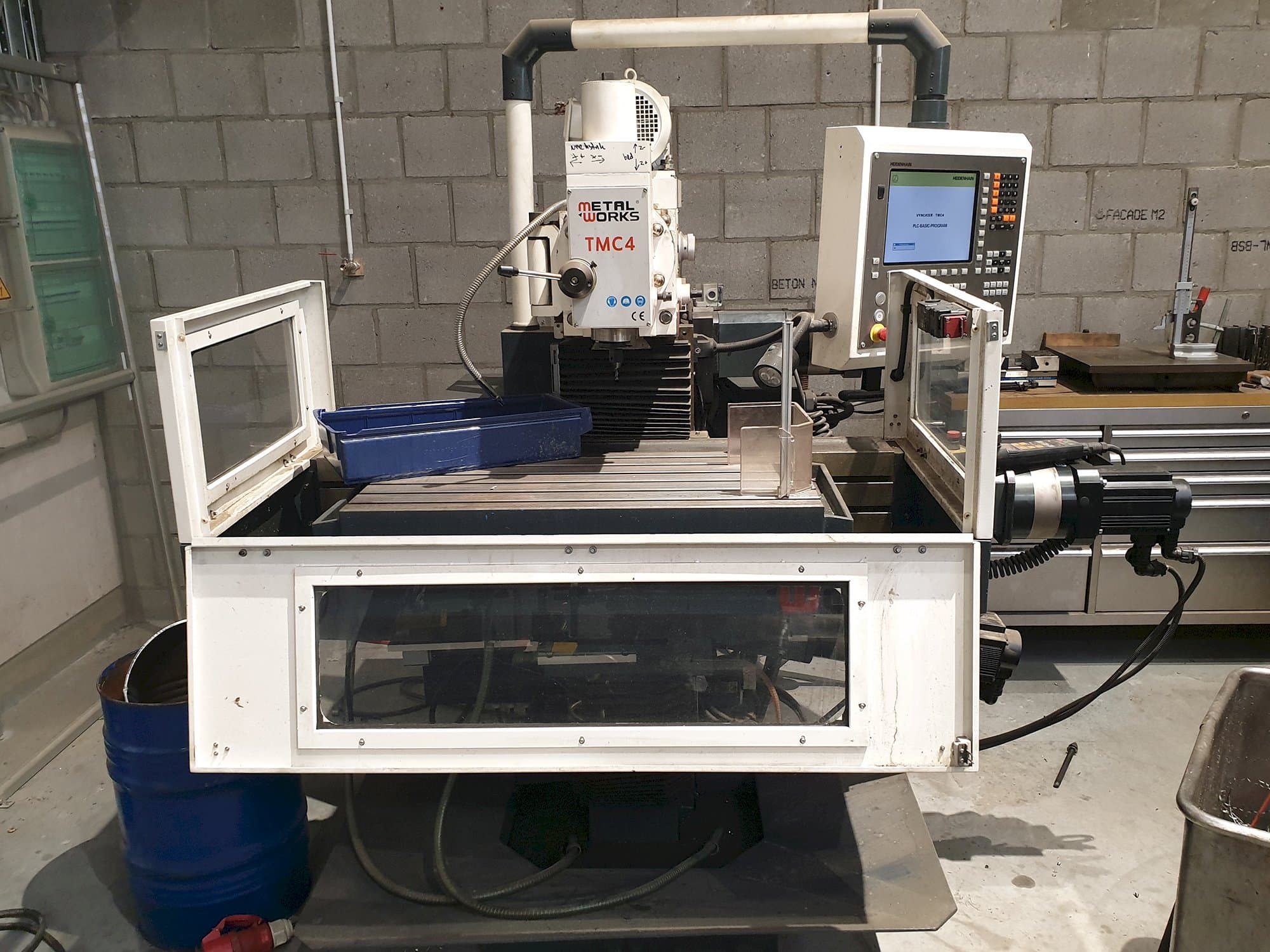Vista Frontal  da Metal Works TMC 4  máquina