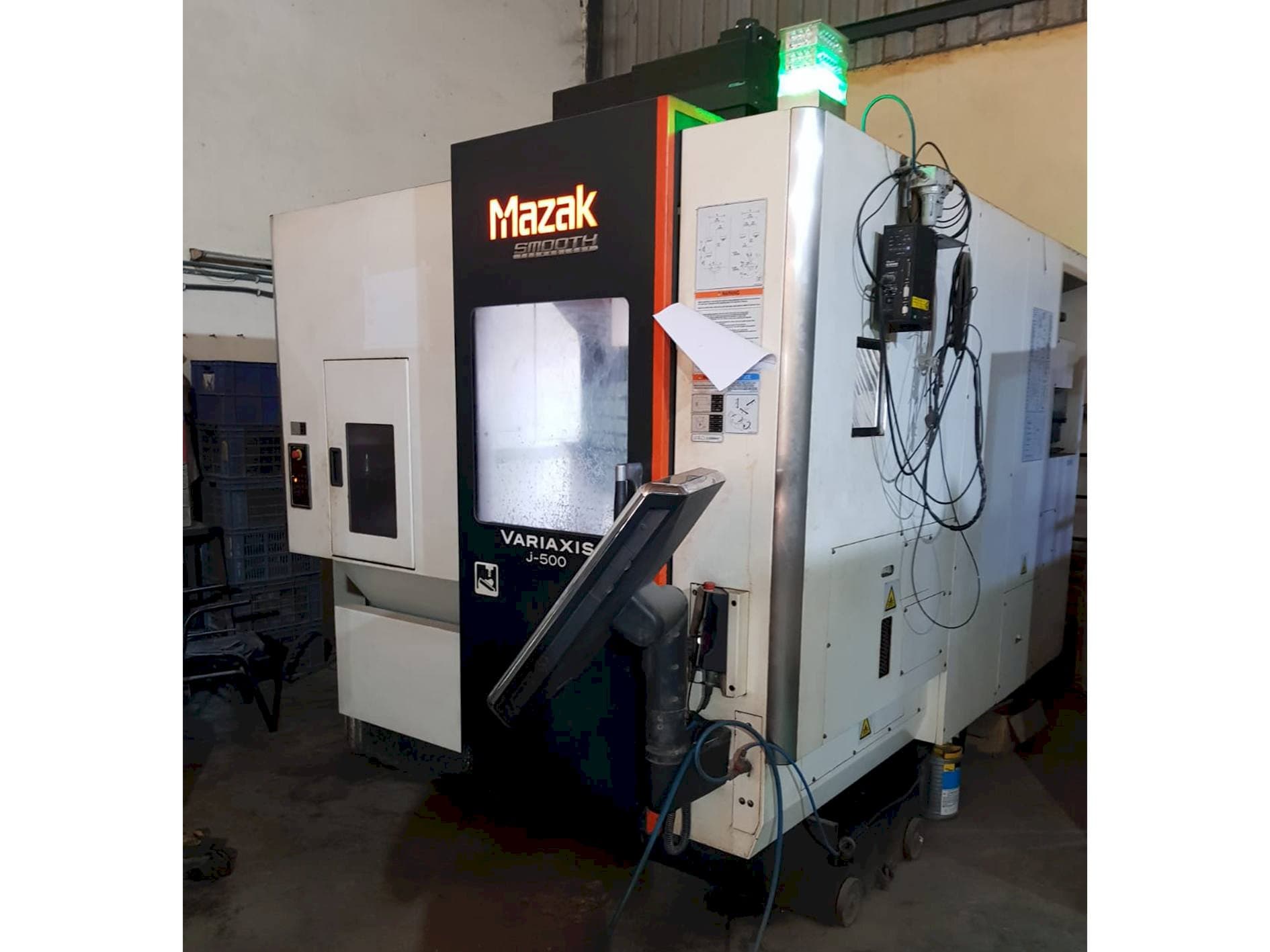 Vista Frontal da Mazak Variaxis J-500 máquina