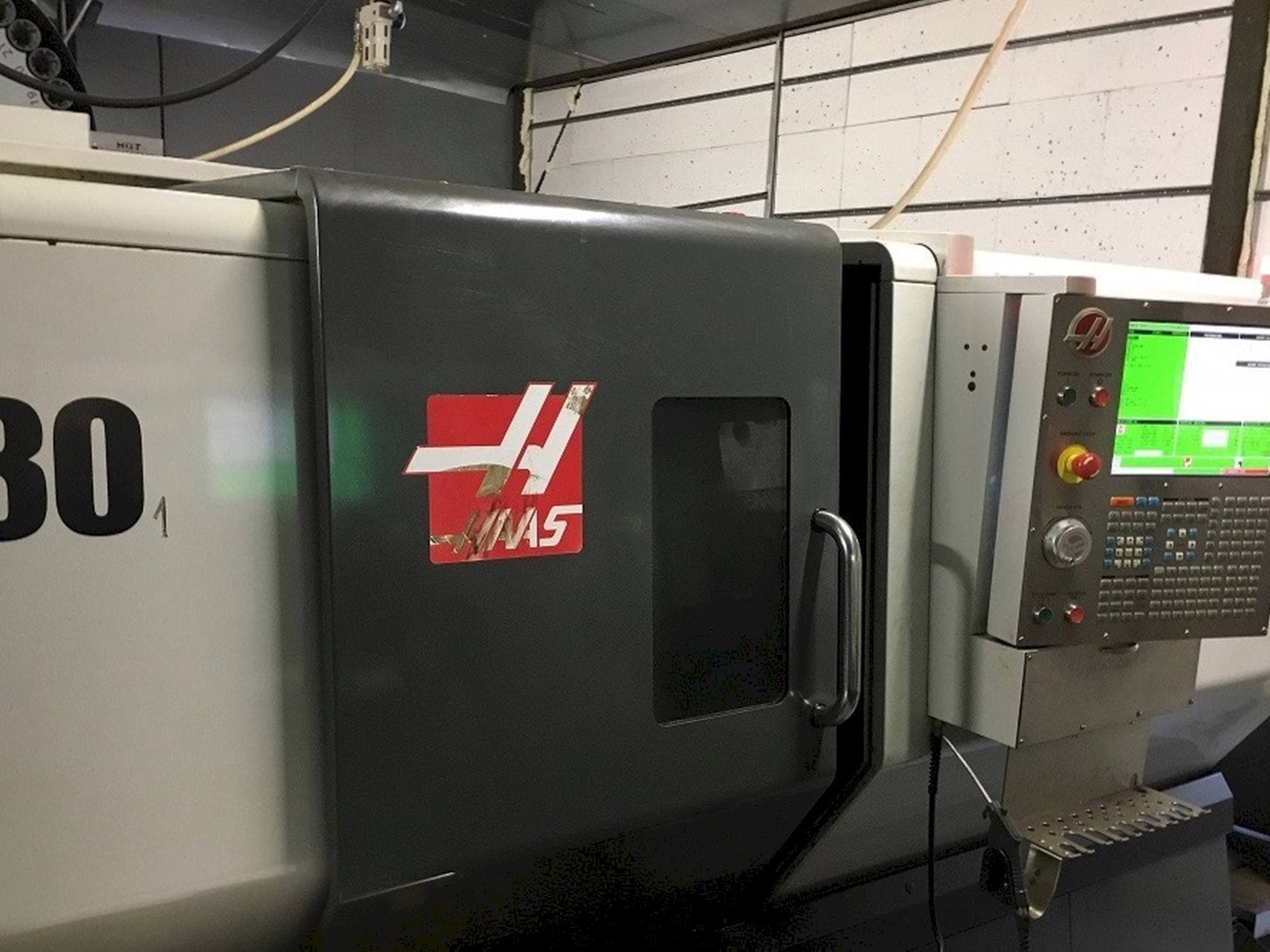 Vista Frontal  da HAAS ST-30  máquina