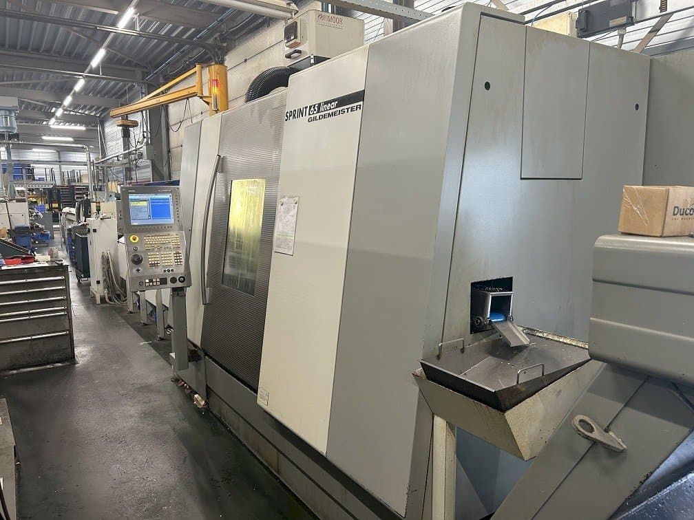 Vista Frontal da Gildemeister sprint 65 linear máquina