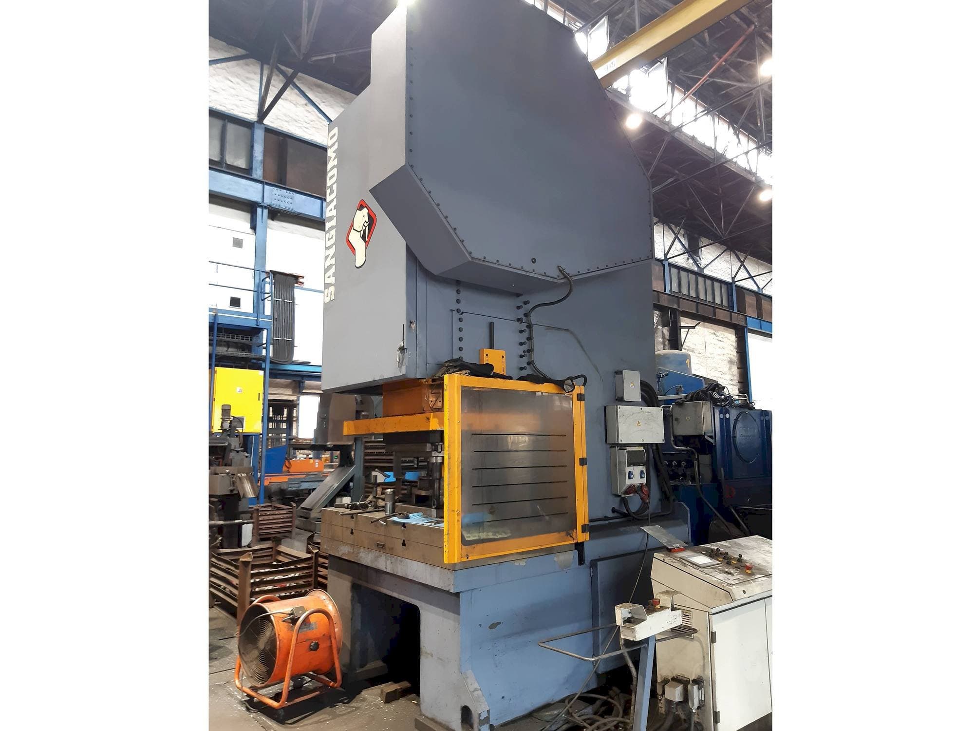 Vista Frontal da Sangiacomo T.450 RCE máquina