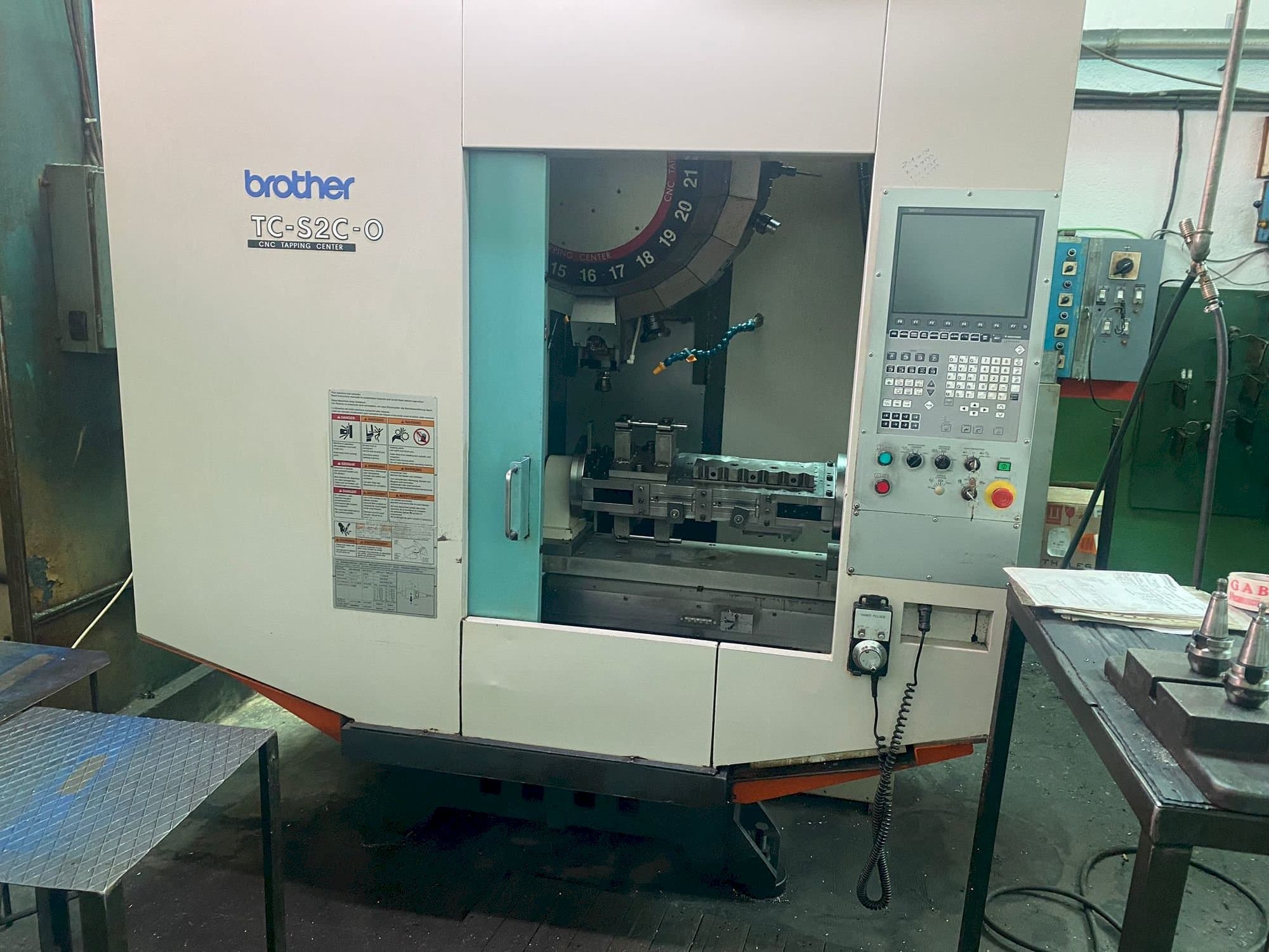 Vista Frontal  da Brother TC-S2C-0  máquina