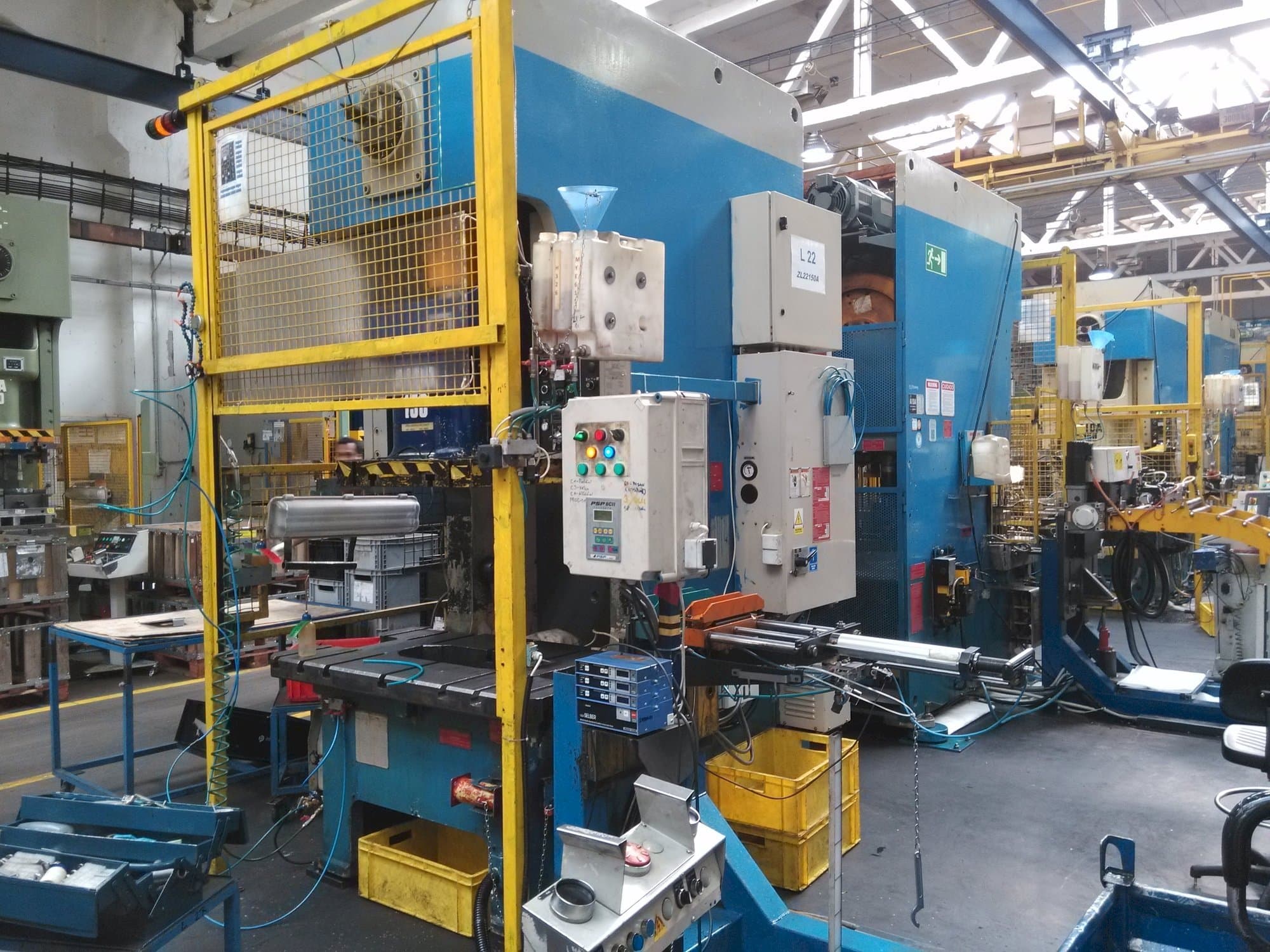 Vista Frontal da AIDA NC 1-150 máquina