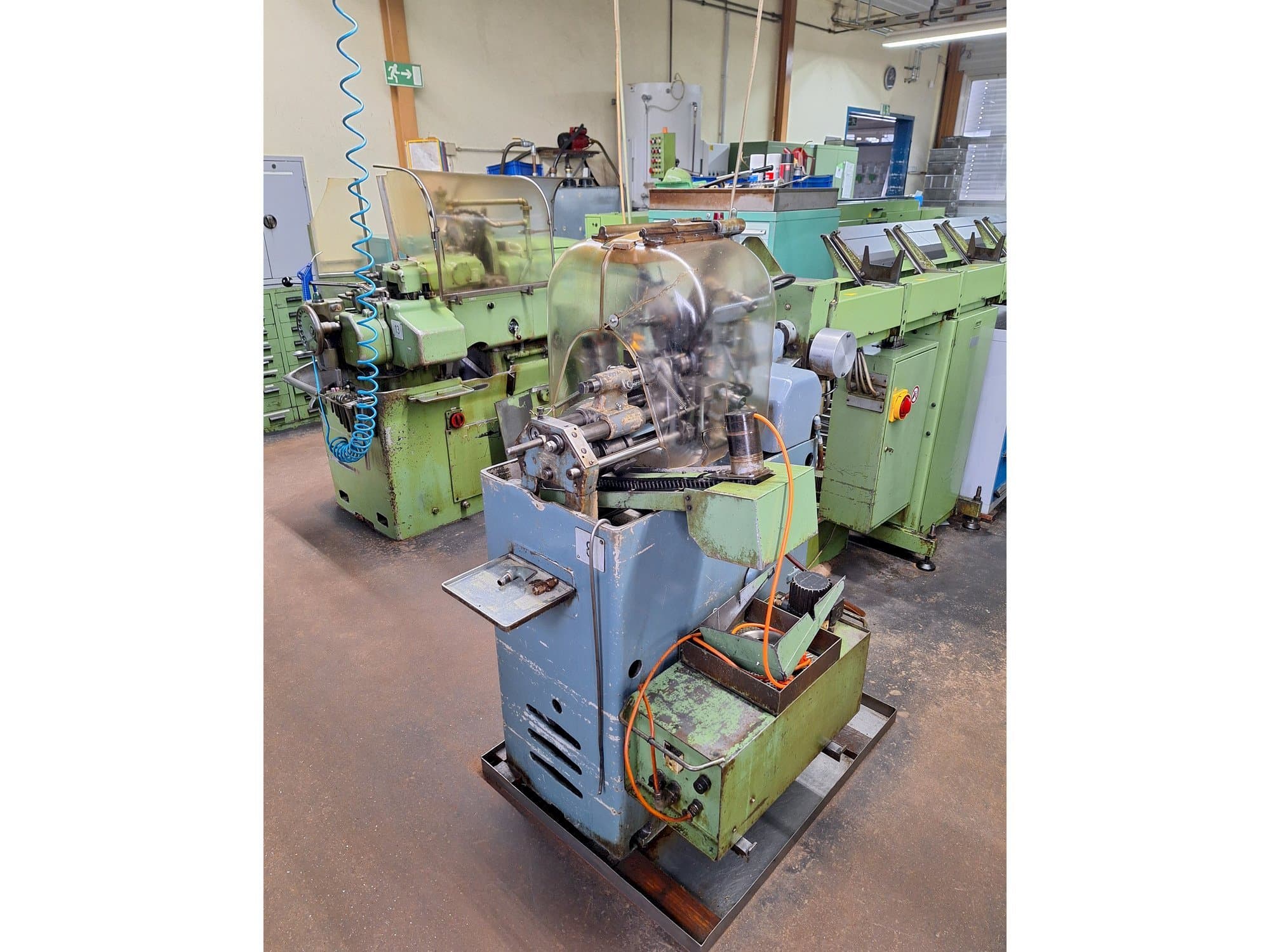 Vista Lateral Esquerda da TRAUB A25 máquina