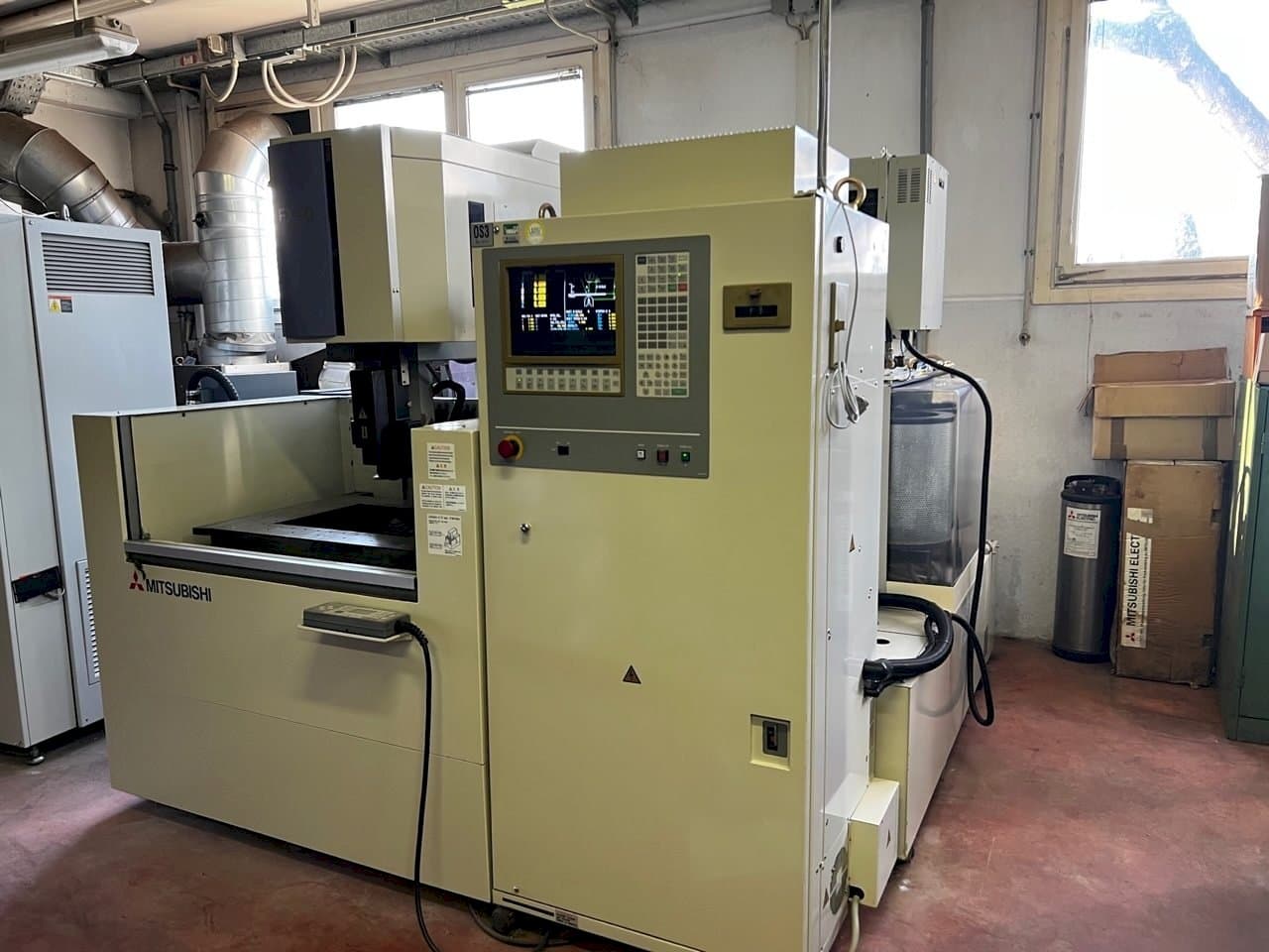 Vista Frontal da Mitsubishi fx 20 máquina