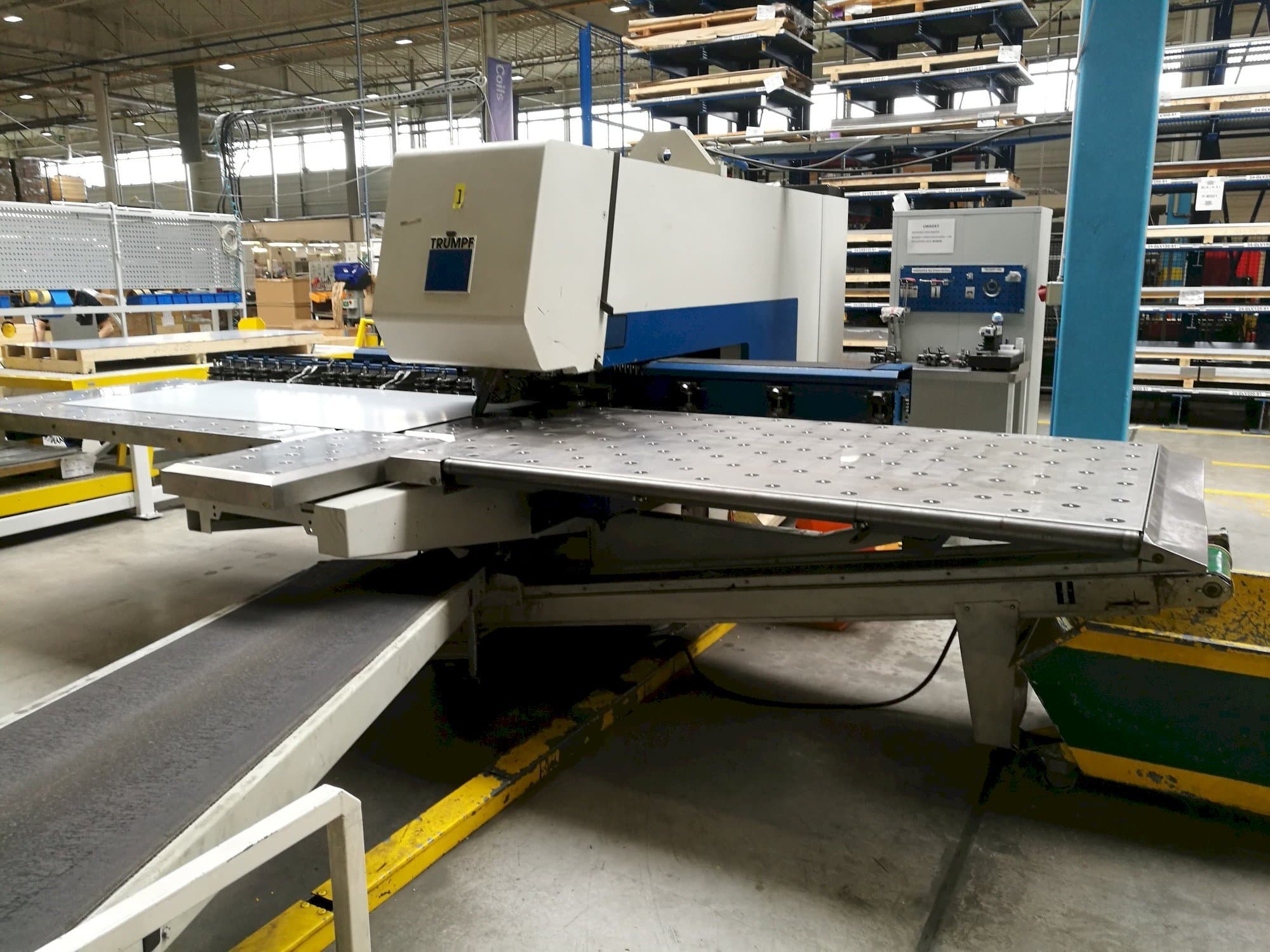 Vista Frontal  da Trumpf Trumatic 500  máquina