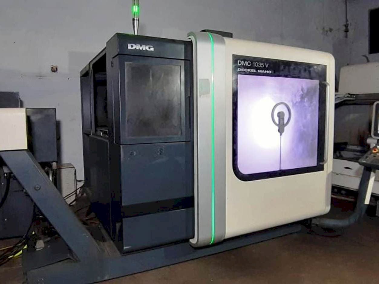 Vista Frontal da DMG DMC 1035 V máquina