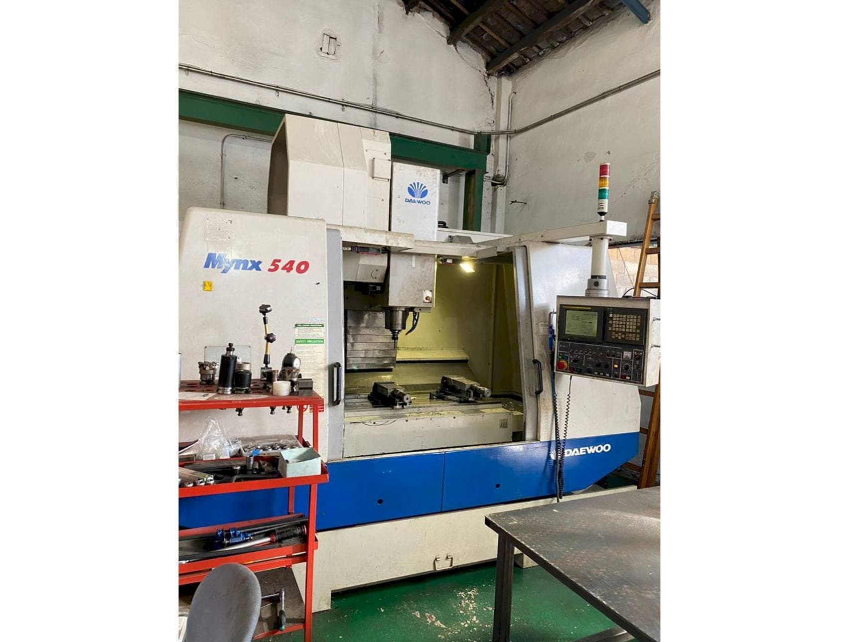 Vista Frontal da DAEWOO Mynx 540 máquina