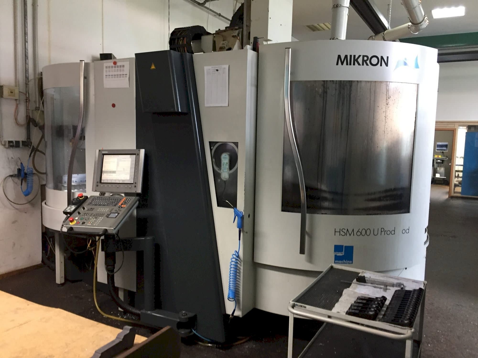 Vista Frontal  da MIKRON HSM 600U Prodmod  máquina