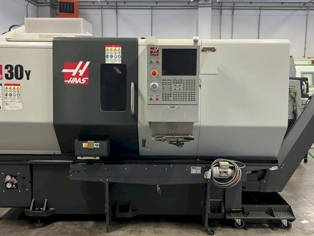 Vista Frontal da HAAS DS30Y máquina