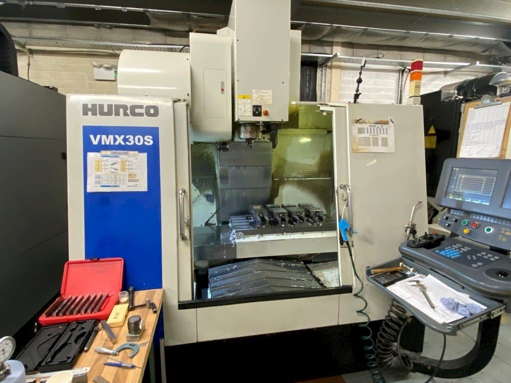 Vista Frontal da Hurco VMX30S máquina
