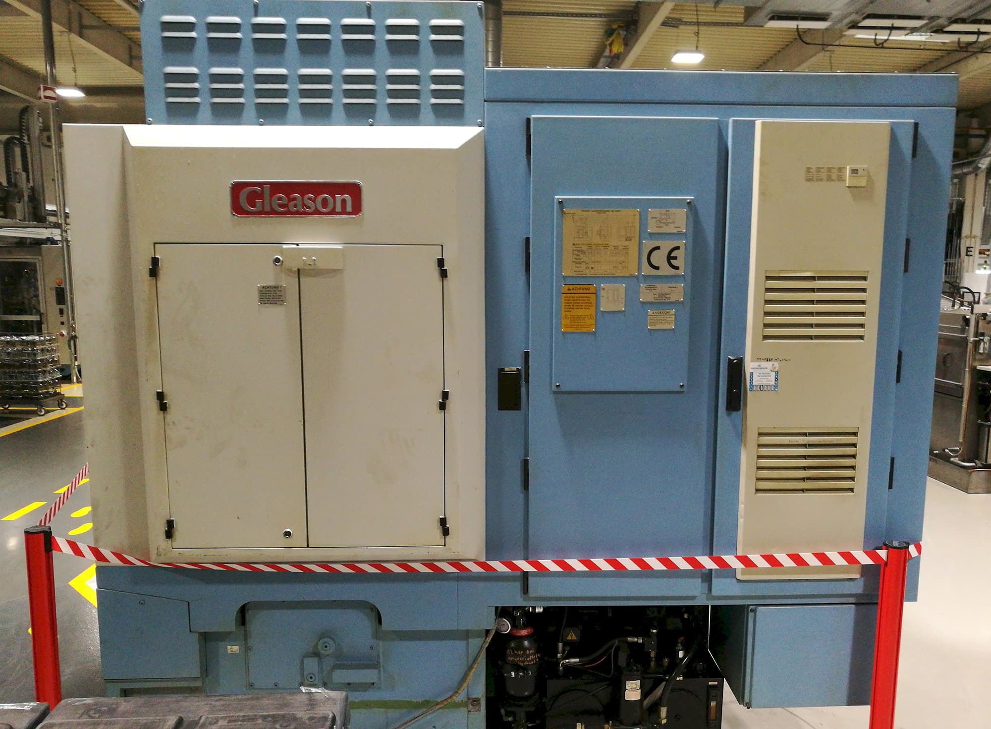 Vista Traseira  da Gleason Phoenix 500 HCT  máquina