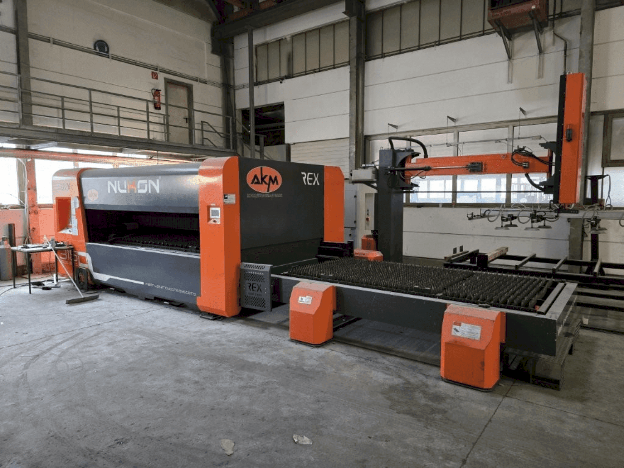 Vista Frontal  da NUKON Rex 315  máquina