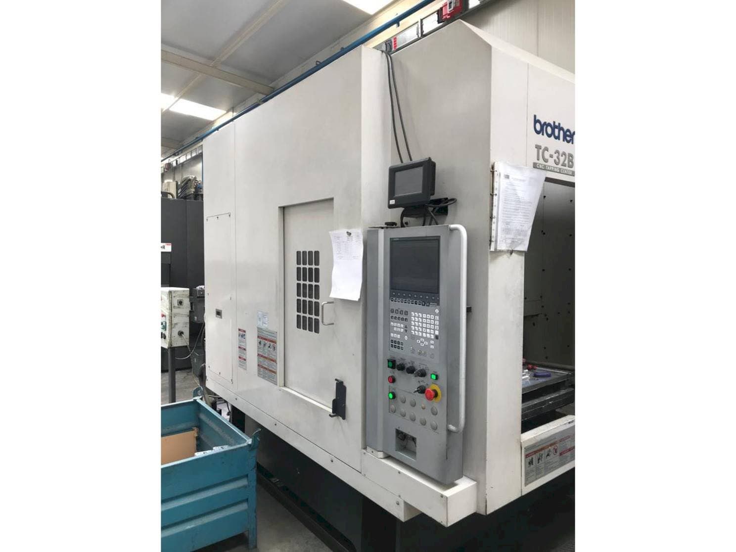 Vista Frontal da Brother TC-32BN QT máquina