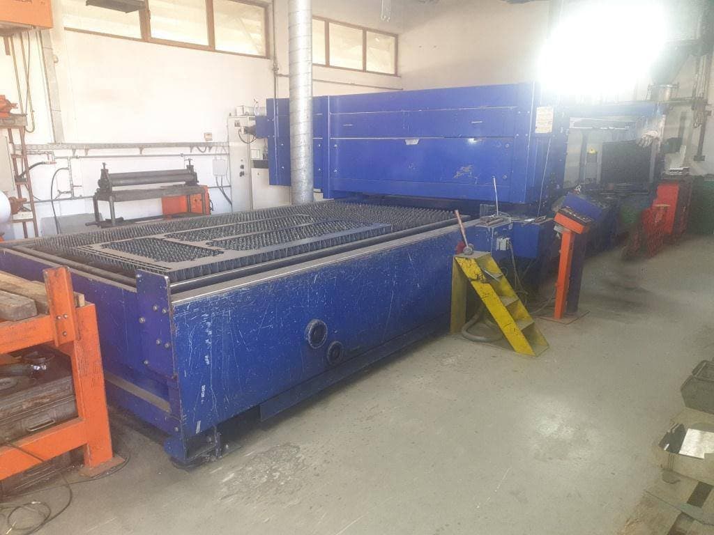 Vista Frontal da Bystronic ByStar 3015 máquina