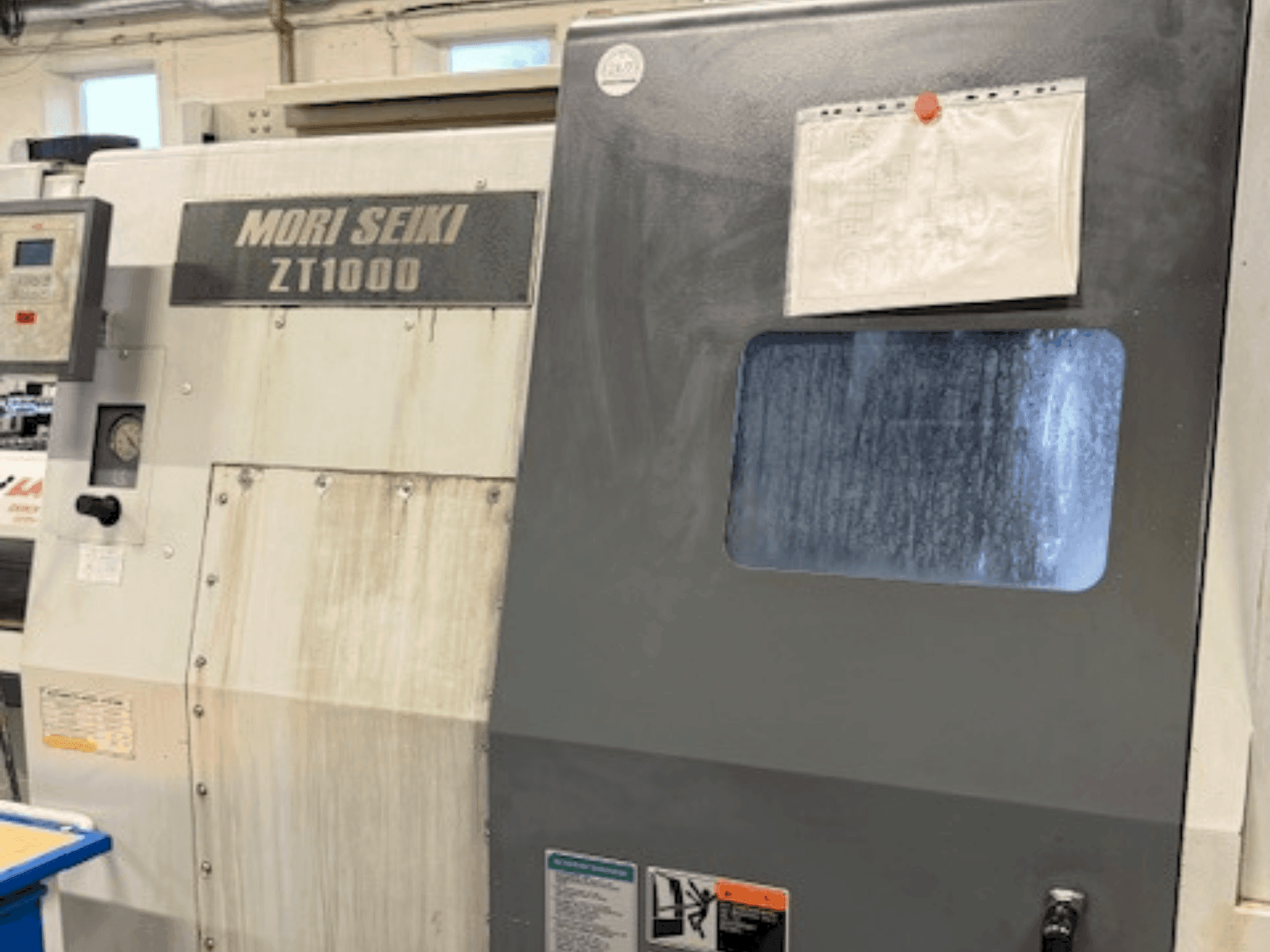 Vista Frontal da MORI SEIKI ZT1000Y máquina