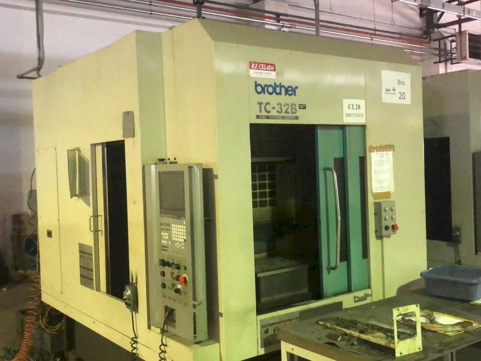 Vista Frontal da Brother TC 32B máquina