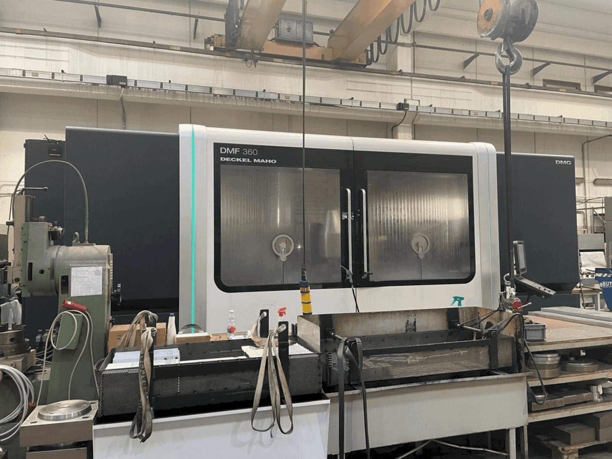 Vista Frontal  da DMG DMF 360  máquina