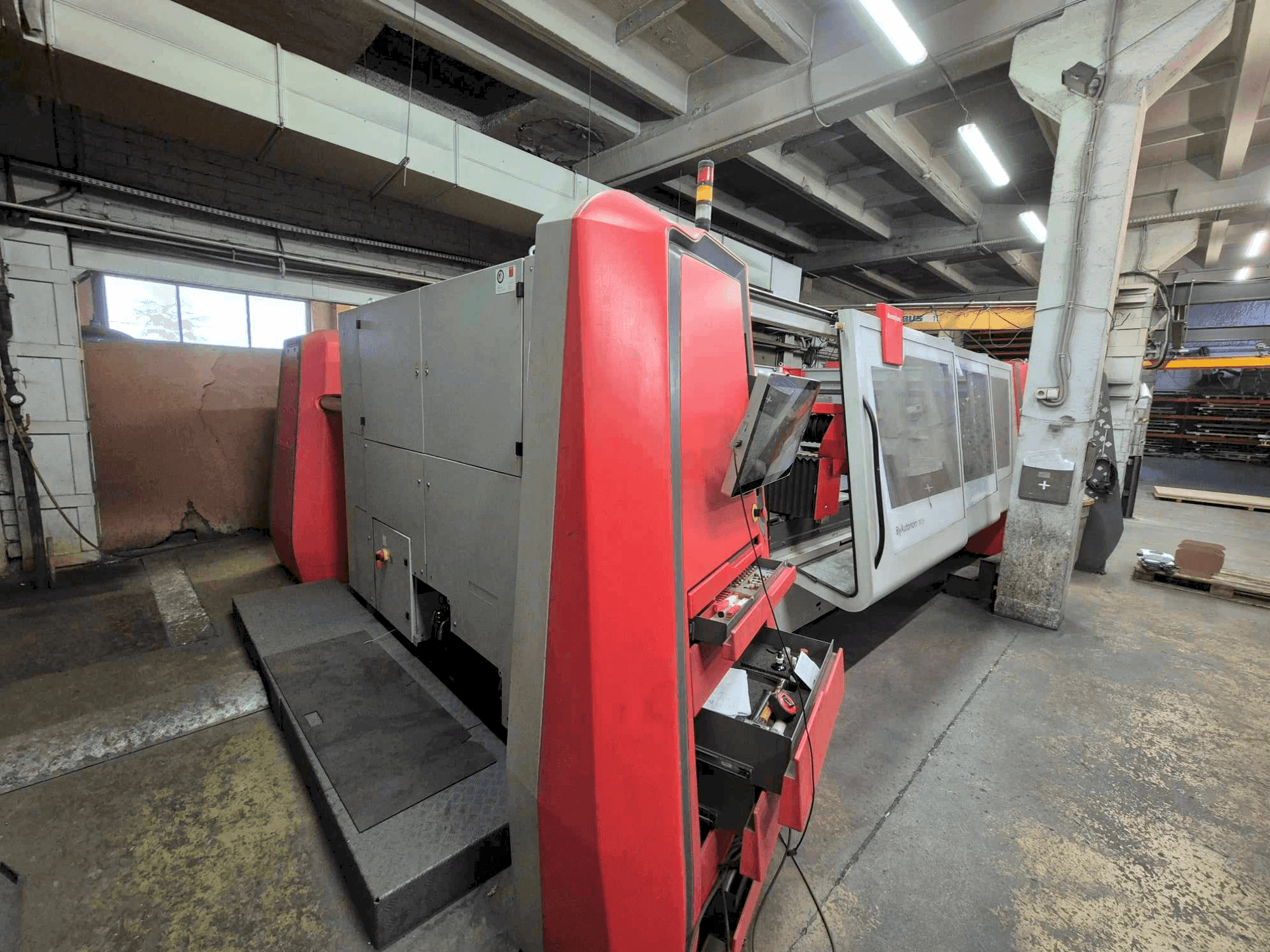 Vista Frontal da Bystronic ByAutonom 3015 máquina