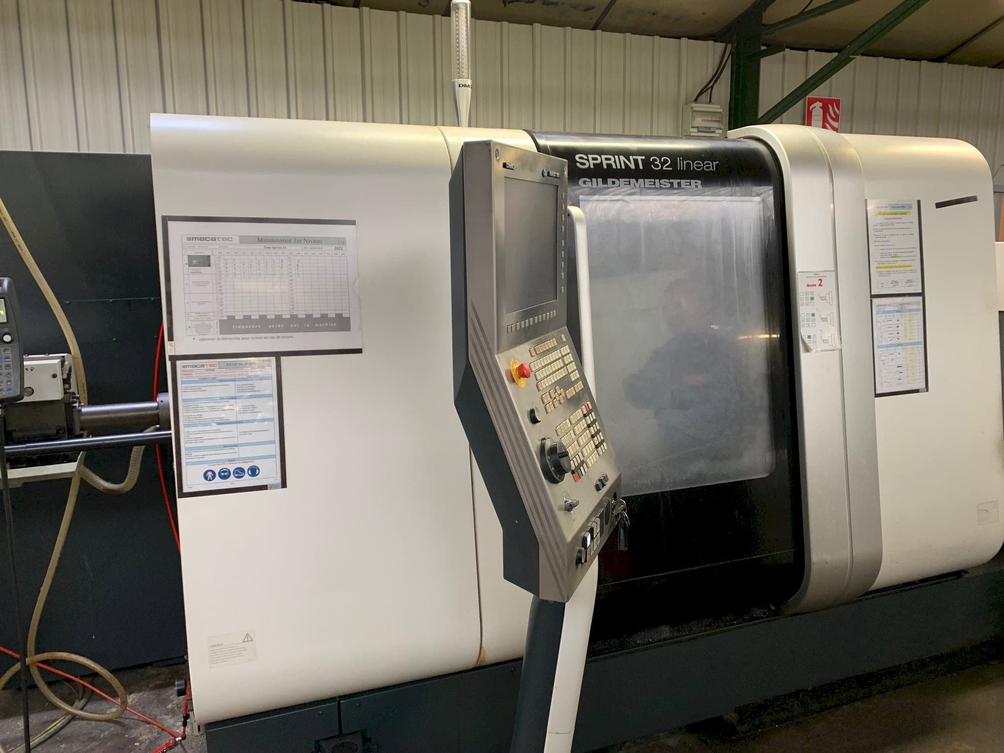 Vista Frontal da DMG SPRINT 32 linear máquina